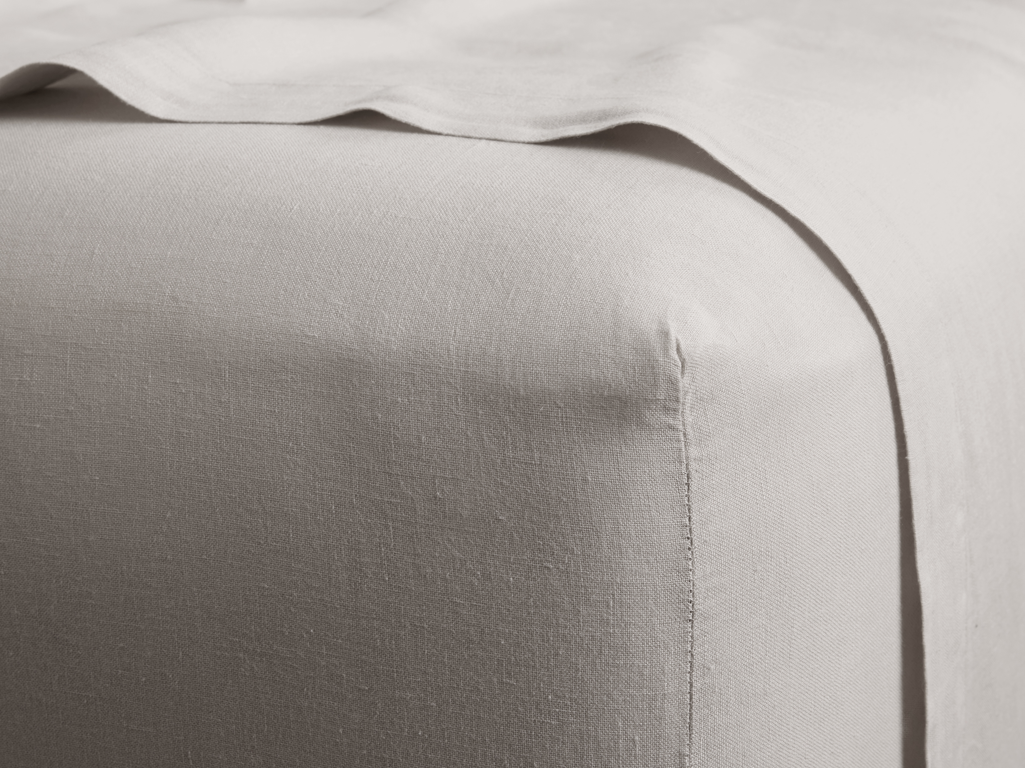 Italian Garment-Dyed Fitted King Sheet in Natural Linen - Image 0