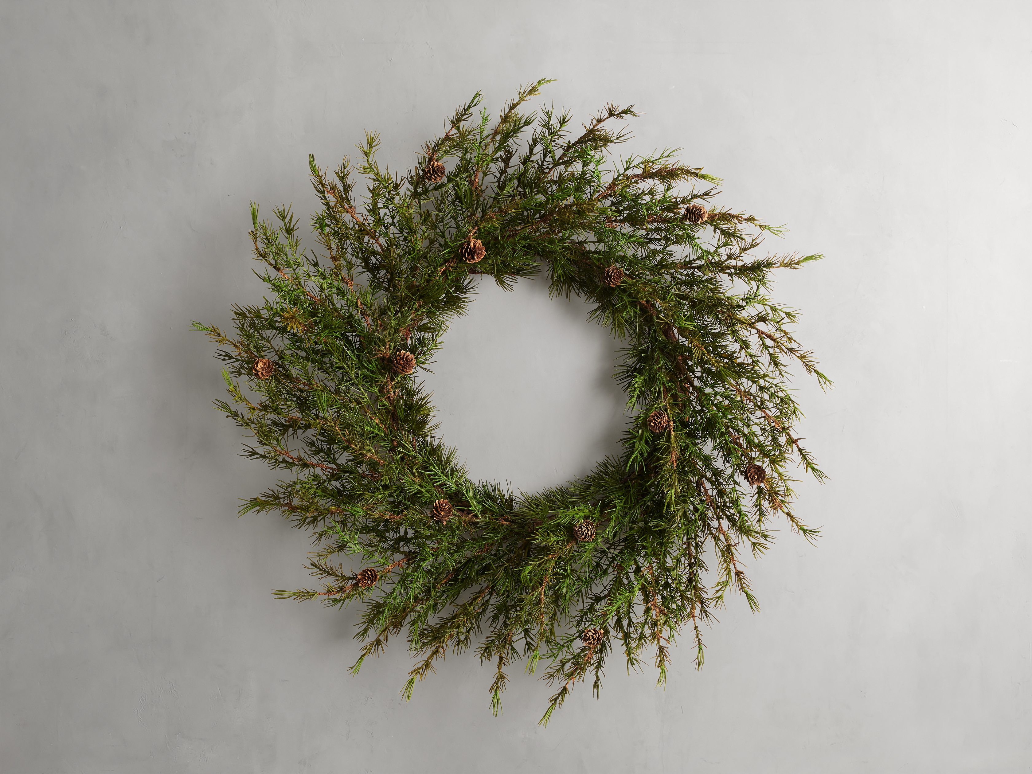 Faux Pine Wreath in Plastic 26" Green - Image 0