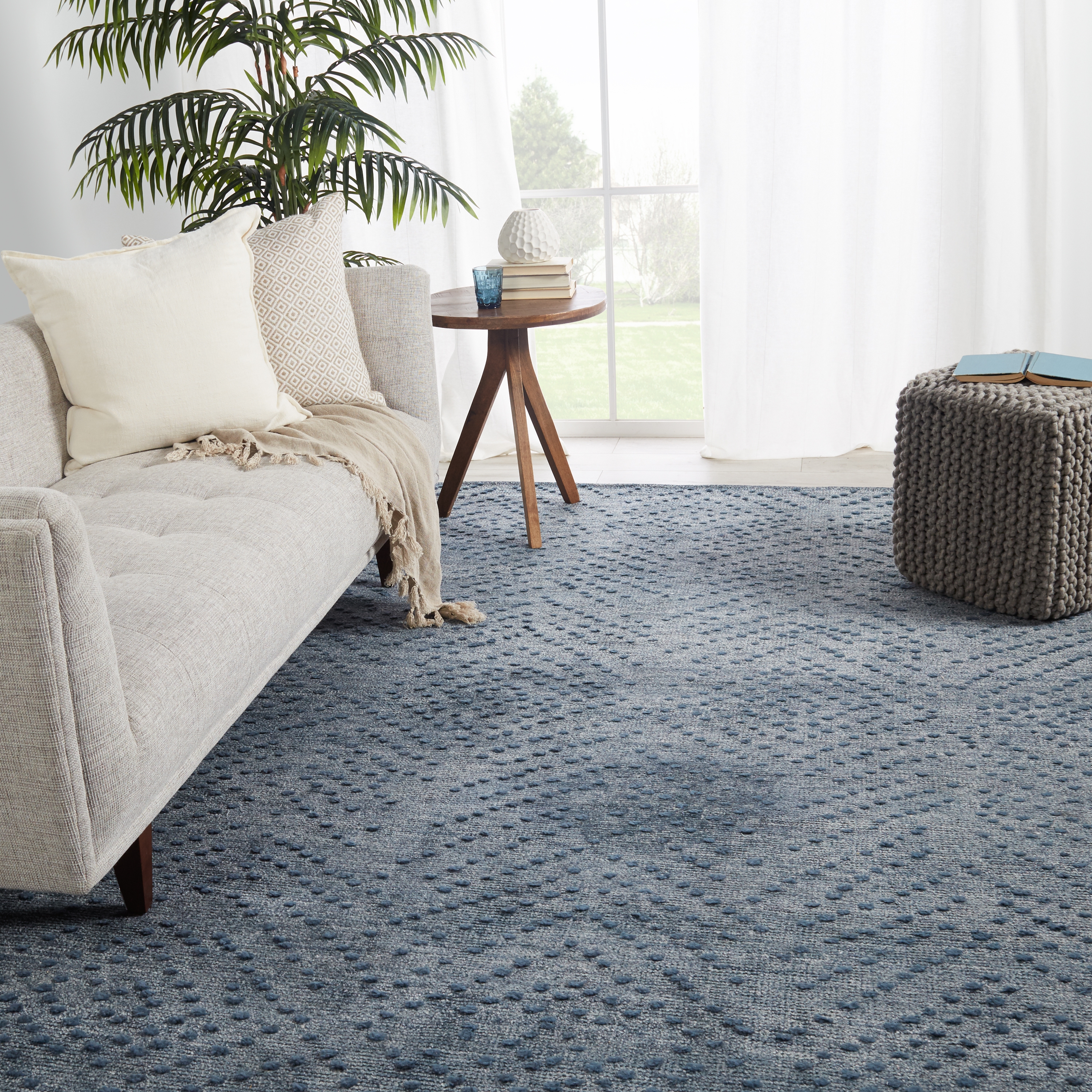 Teyla Handmade Dotted Blue/ Gray Area Rug (5'X8') - Image 4