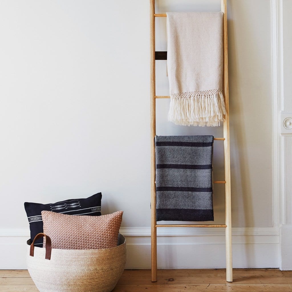 The Citizenry El Mar Alpaca Throw | Navy - Image 8