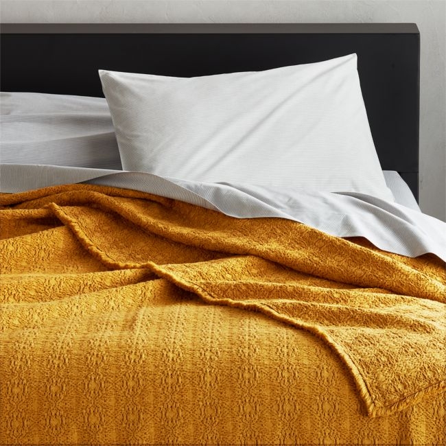 Prelada Golden Full/Queen Blanket - Image 0