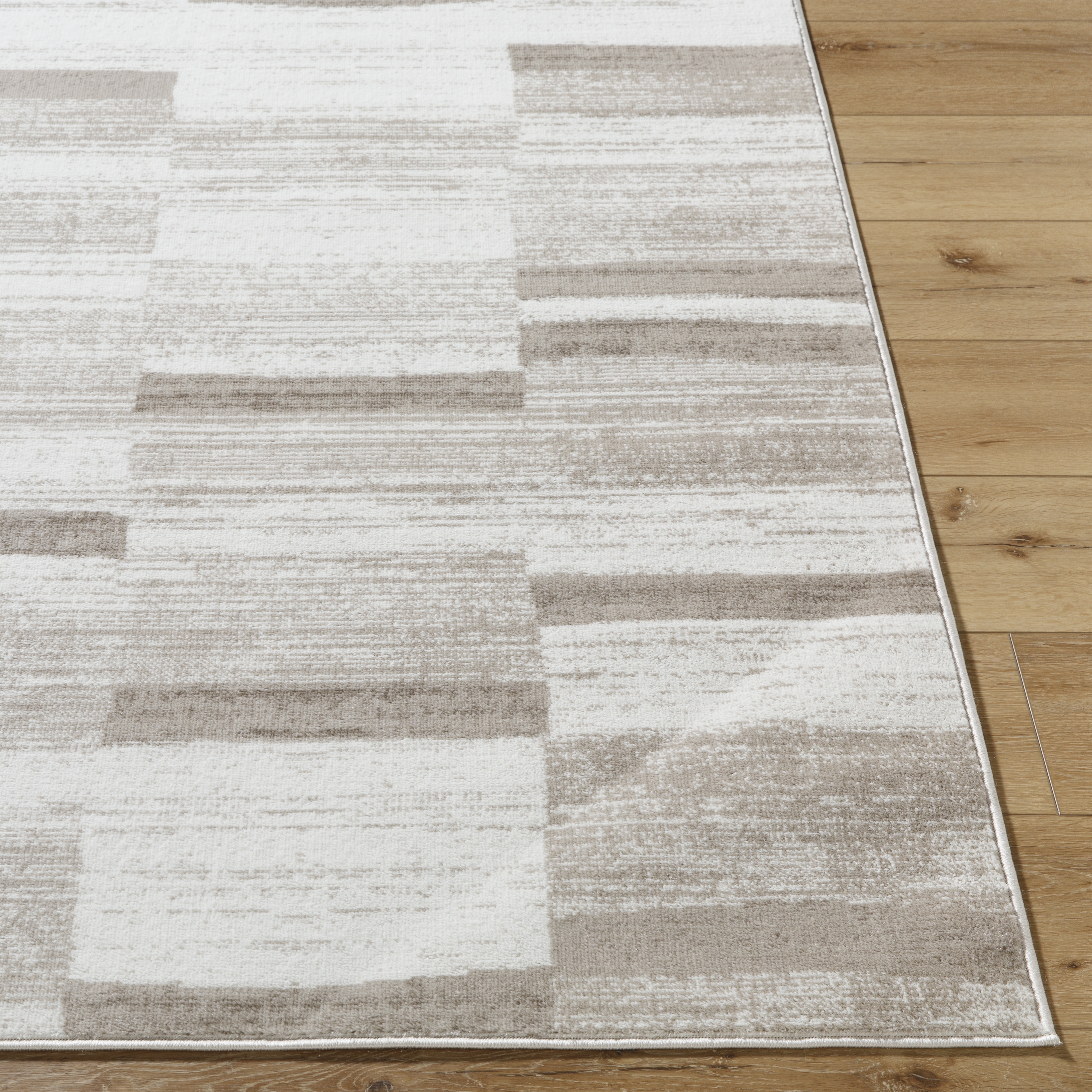 Monte Carlo White Indoor 5'3" x 7'3" Machine Woven Rug - Image 1