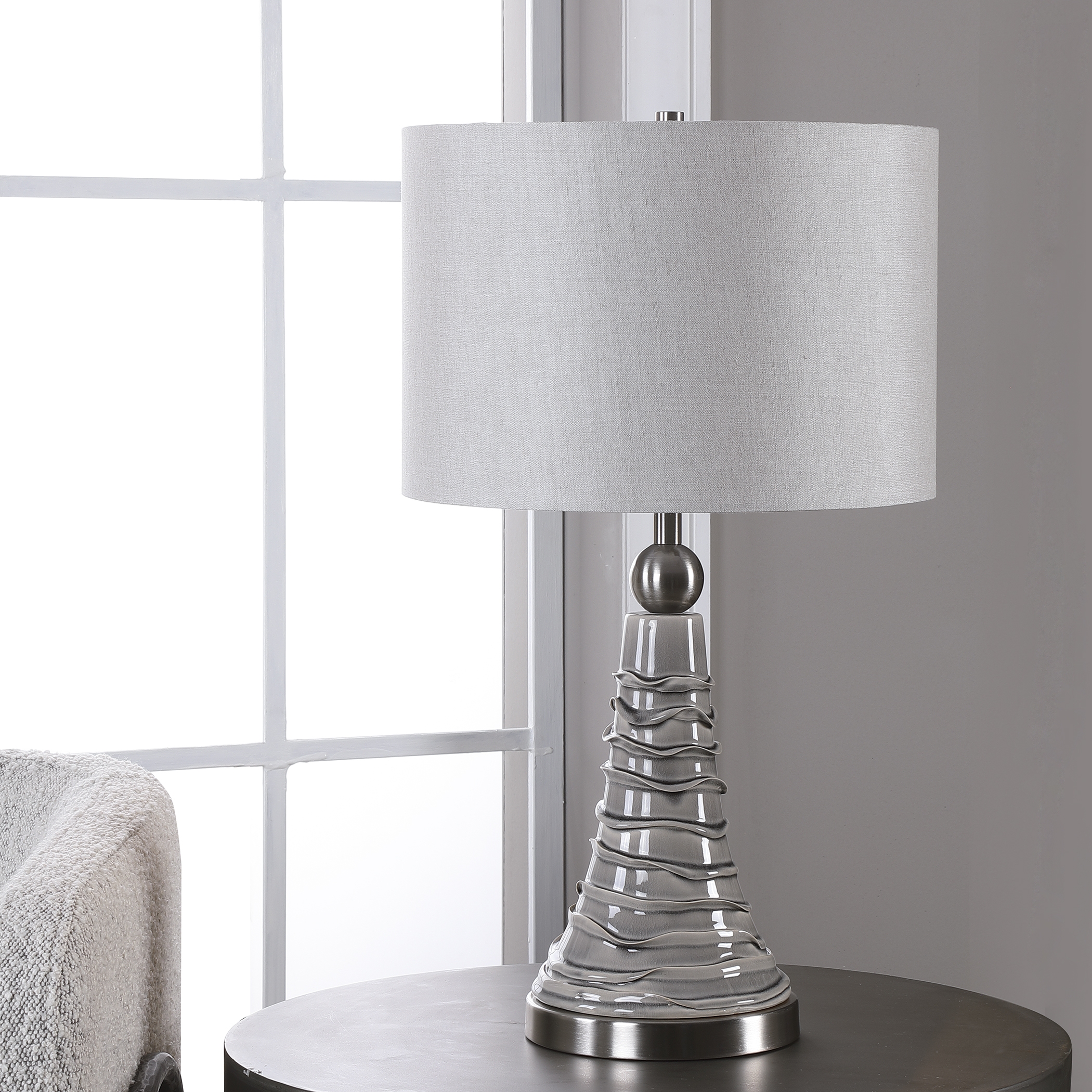 TABLE LAMP - Image 1