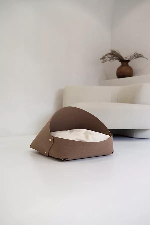 Marron Dog & Cat Bed - Image 0