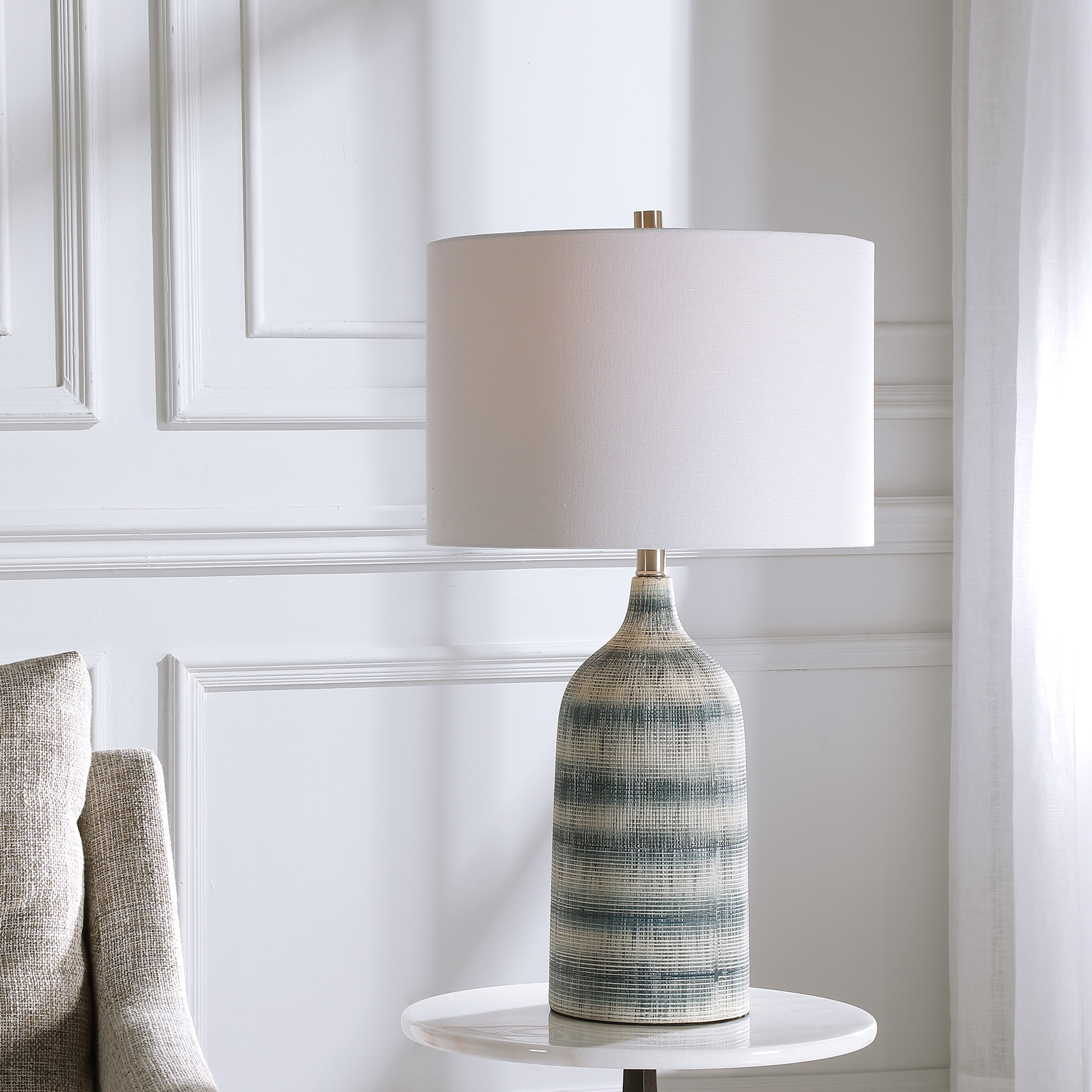 Casual Ceramic Table Lamp - Image 3