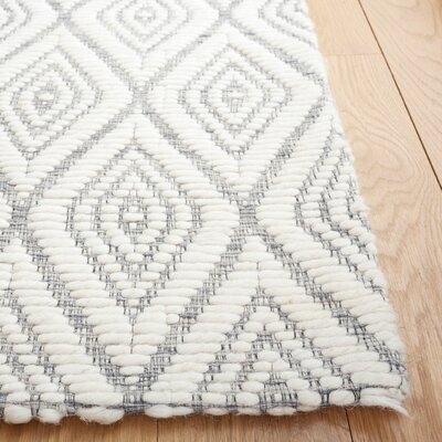Geometric Handwoven Wool Ivory/Gray Area Rug - Image 0
