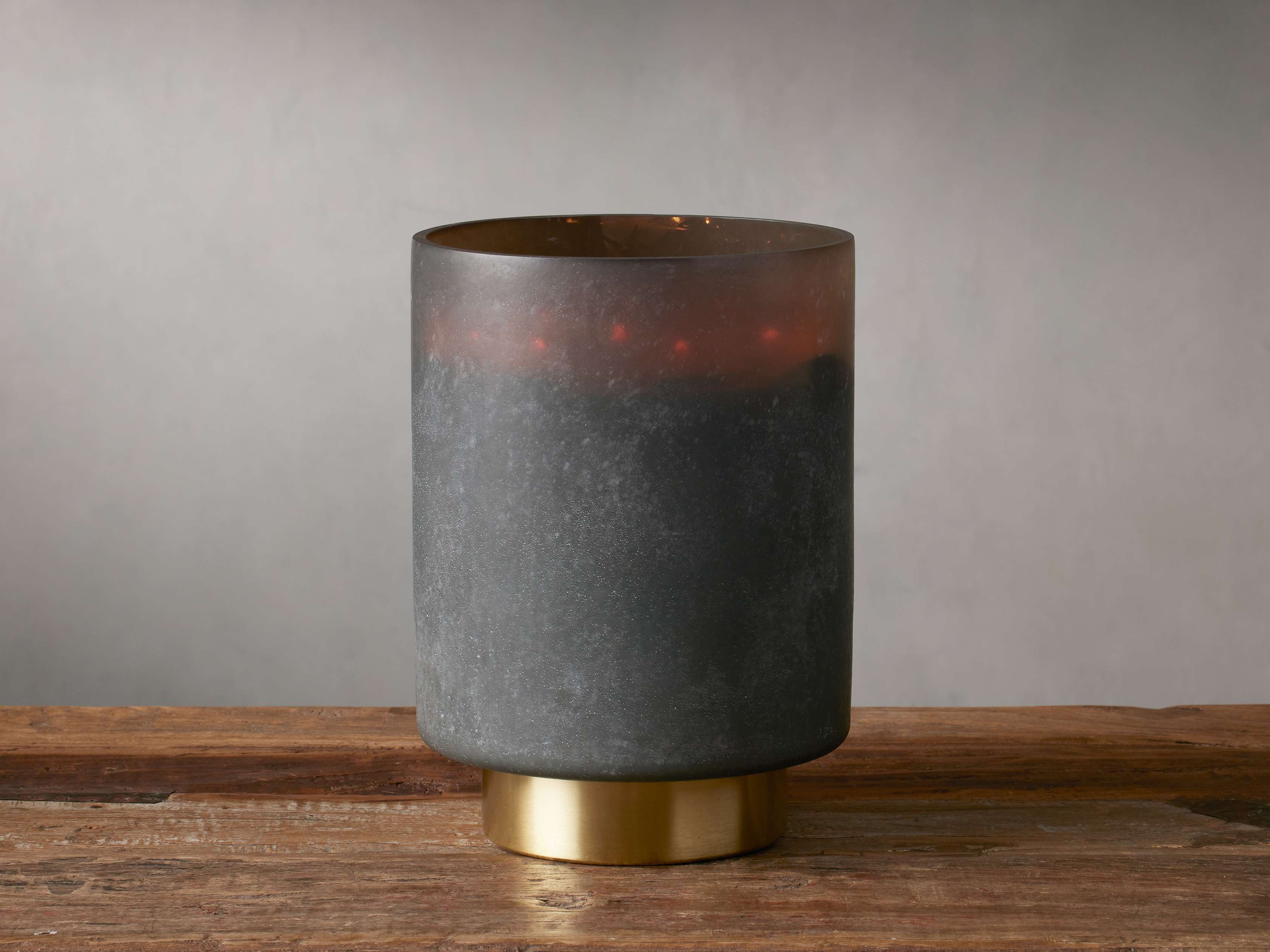 Retreat Spiced Vanilla Oakwood Candle in Glass Large Red - Image 0