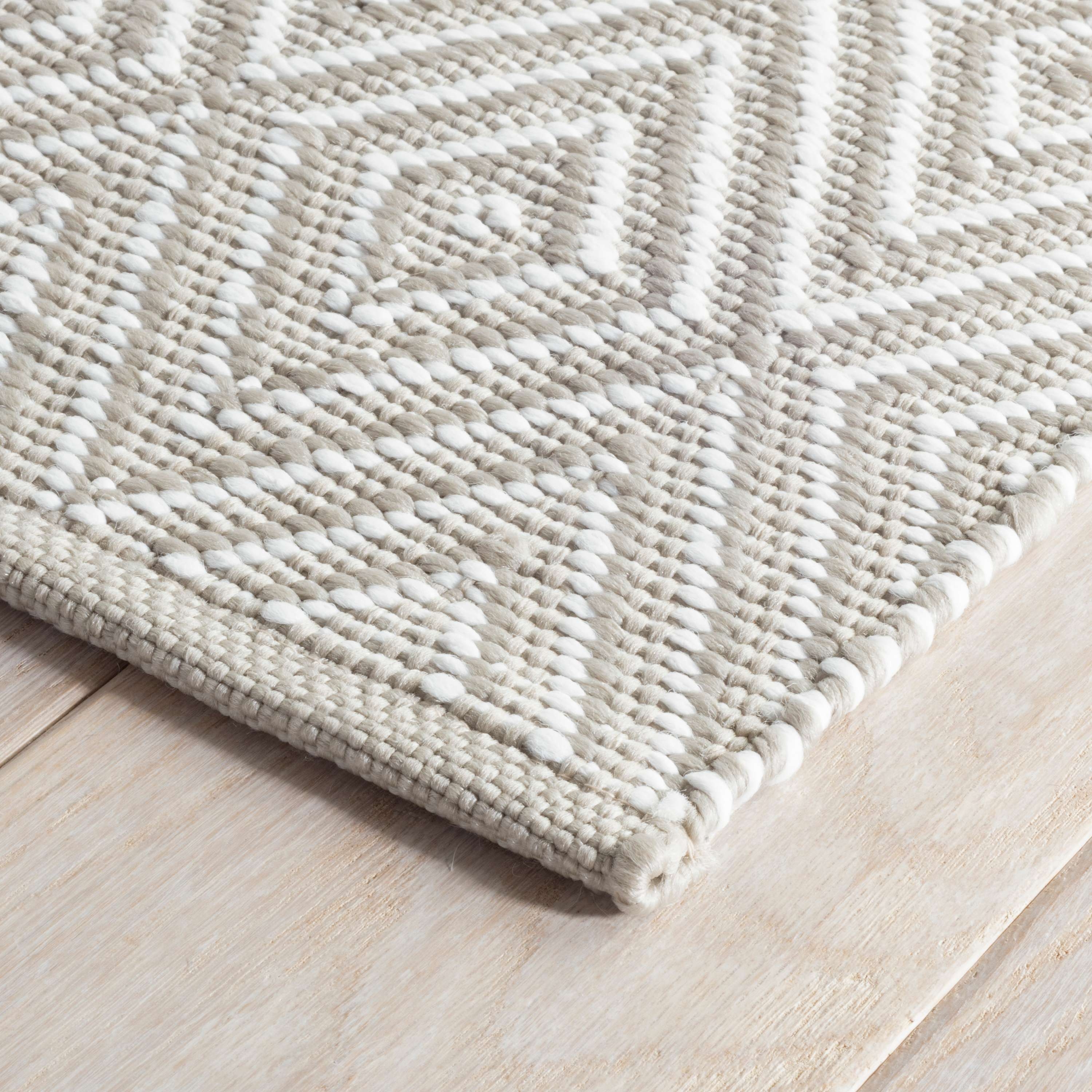Diamond Platinum/White Handwoven Indoor/Outdoor Rug - Image 3