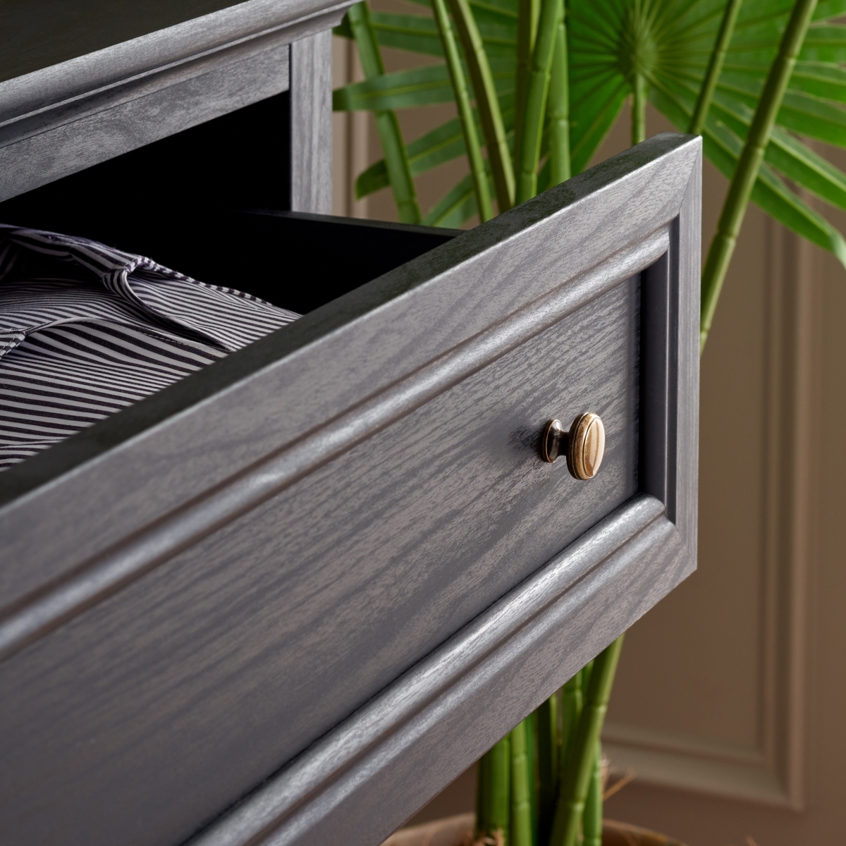 Sondra 6 Drawer Dresser - Black/Gold - Image 2