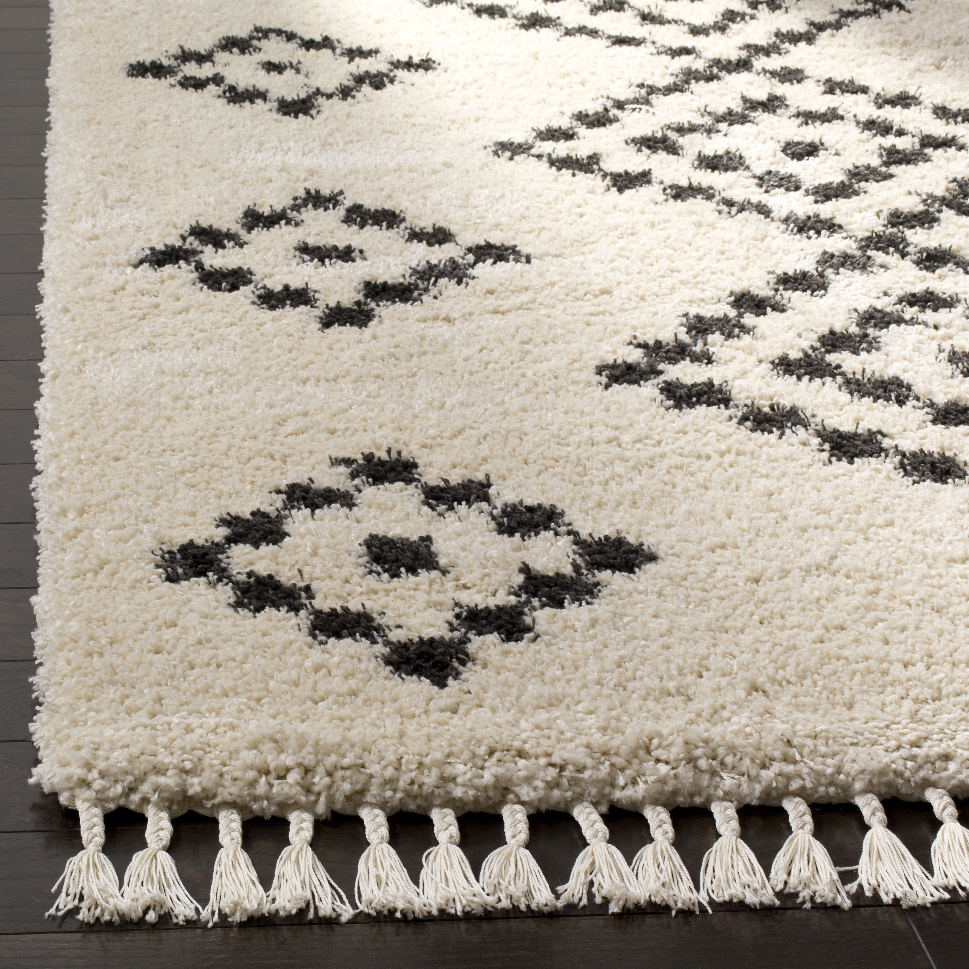 Arlo Home Woven Area Rug, MFG246B, Cream/Charcoal,  4' X 6' - Image 1