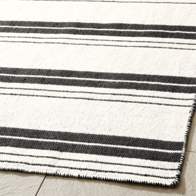 Calyx Black and White Reversible Indoor/Outdoor Performance Area Rug 5'x8' - Image 2