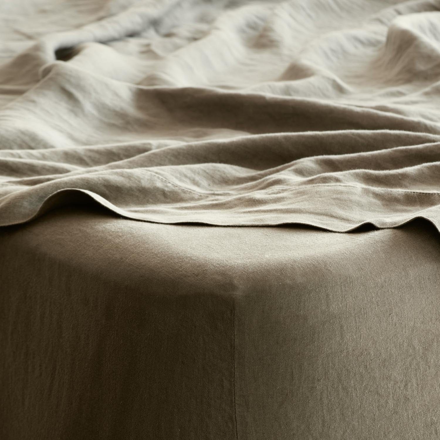 The Citizenry Stonewashed Linen Bed Sheet Set | Full | Black - Image 8