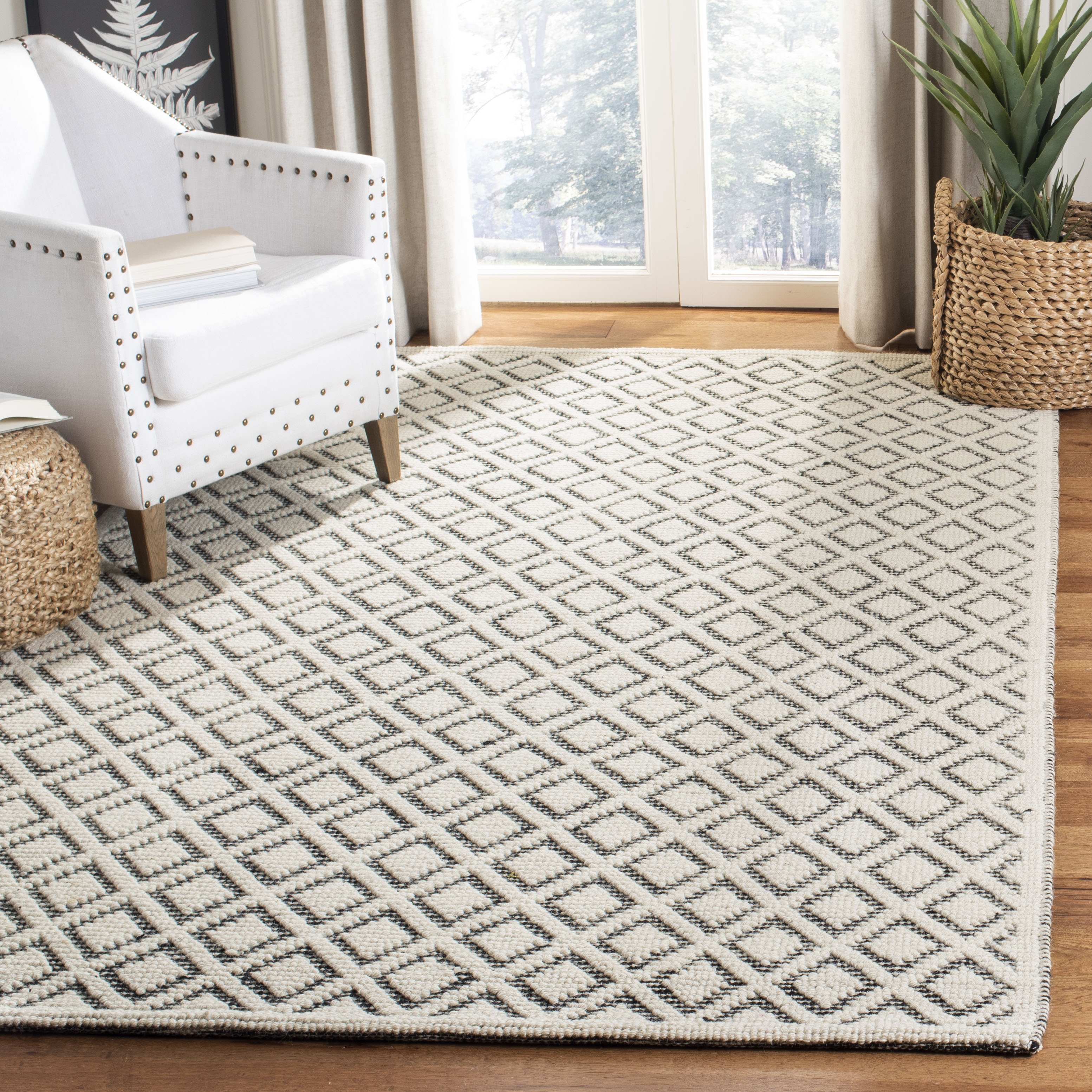 Arlo Home Hand Woven Area Rug, VRM304Z, Ivory/Black,  3' X 5' - Image 1