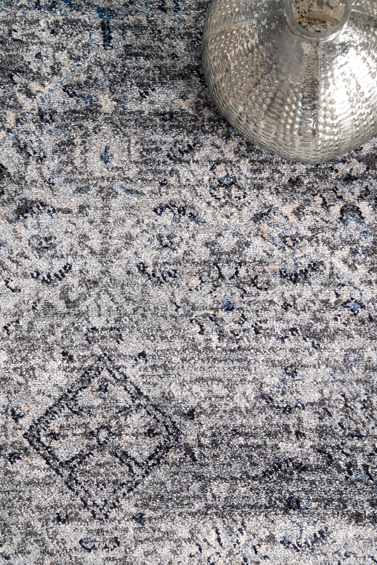 Vintage Medallion Doris Area Rug - Image 4