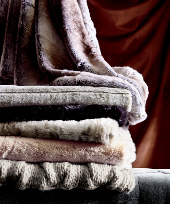 Light Grey Faux Fur Throw Blanket - Image 3