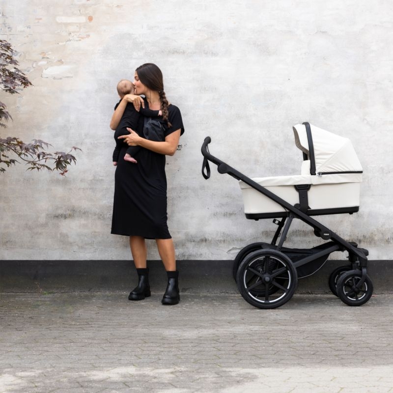 Thule Urban Glide Soft Beige Baby Bassinet - Image 3