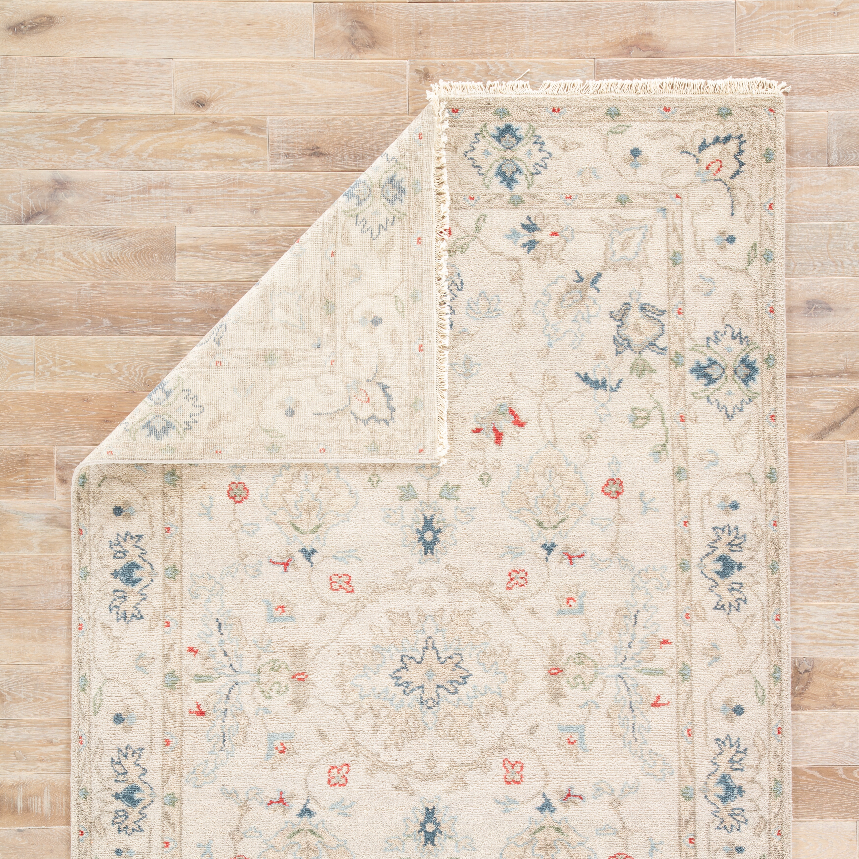 Hacci Hand-Knotted Floral Cream/ Blue Area Rug (8' X 10') - Image 2