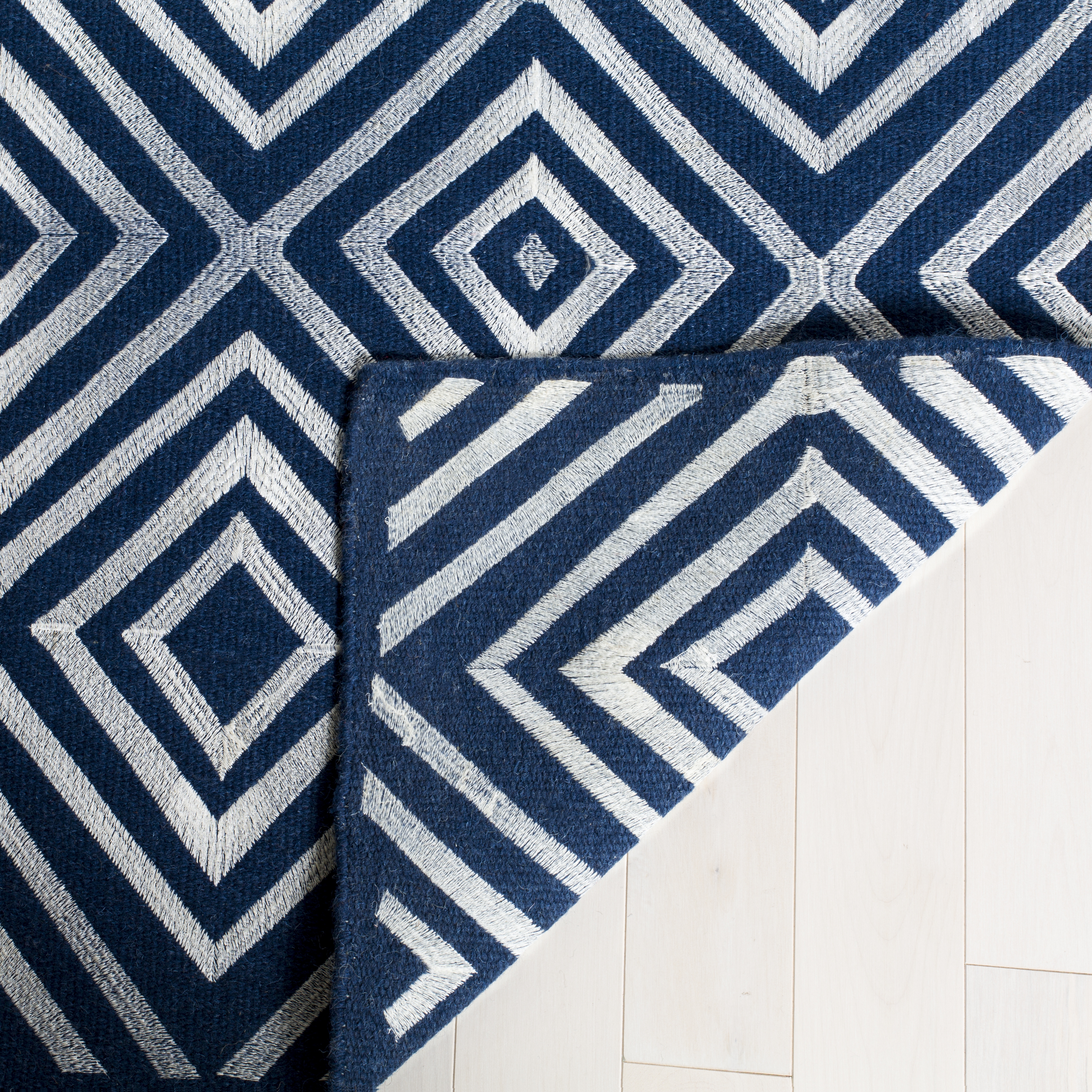 Arlo Home Hand Woven Flatweave With Embroidery Area Rug, KLM627B, Navy,  5' X 8' - Image 3