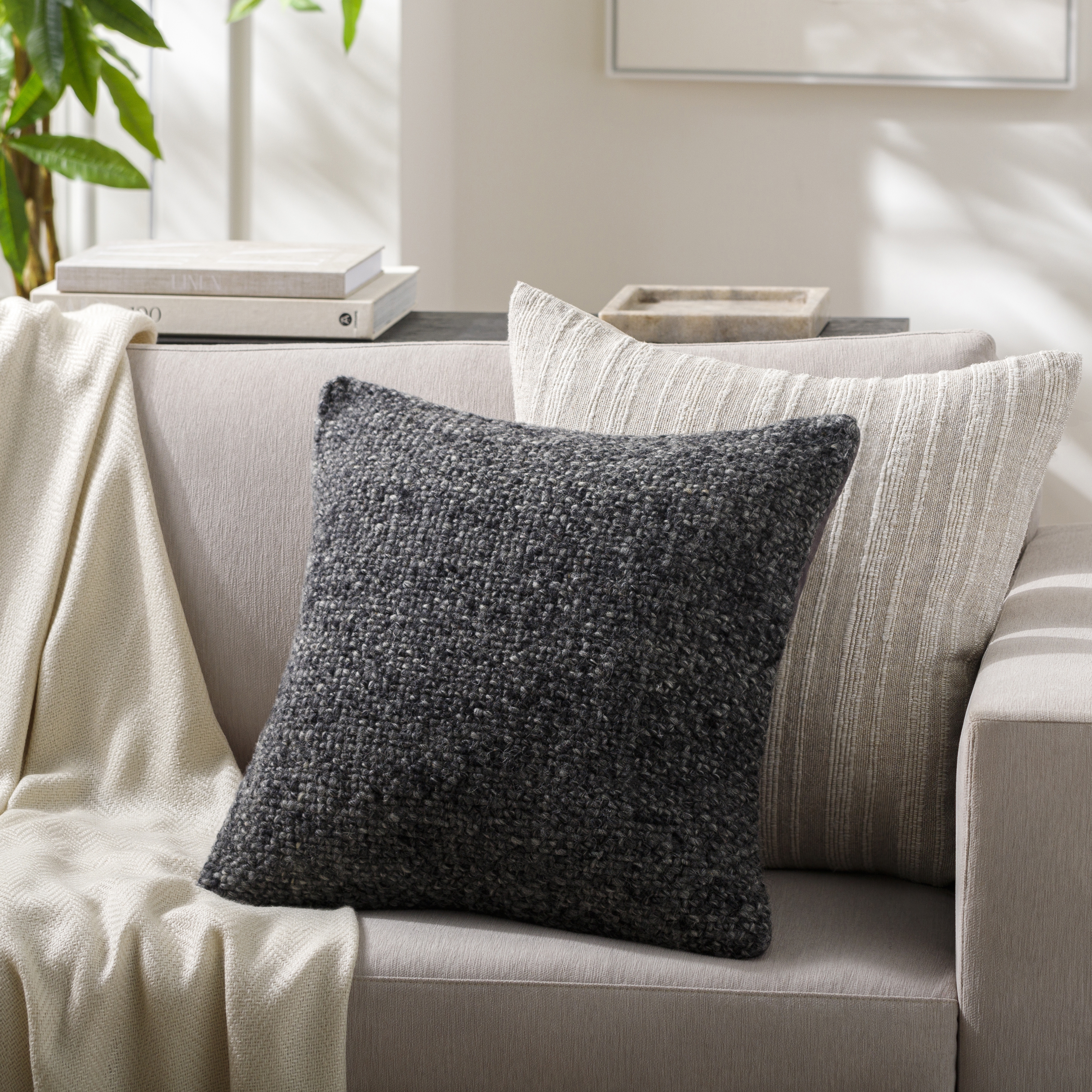 Murphy MPY-004 18"L x 18"W Polyester Filled Pillow - Image 1