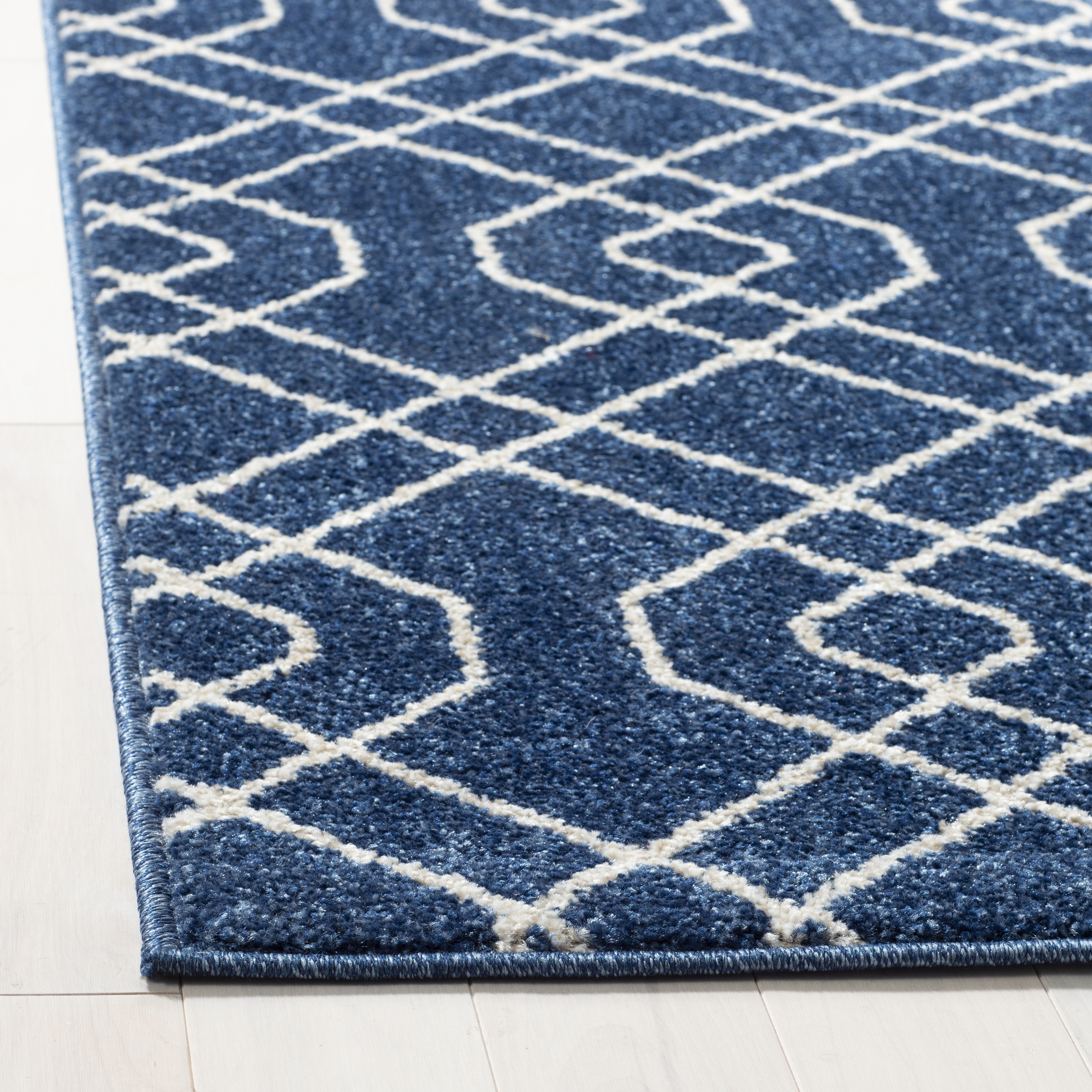 Arlo Home Indoor/Outdoor Woven Area Rug, AMT407P, Navy/Beige,  4' X 6' - Image 2
