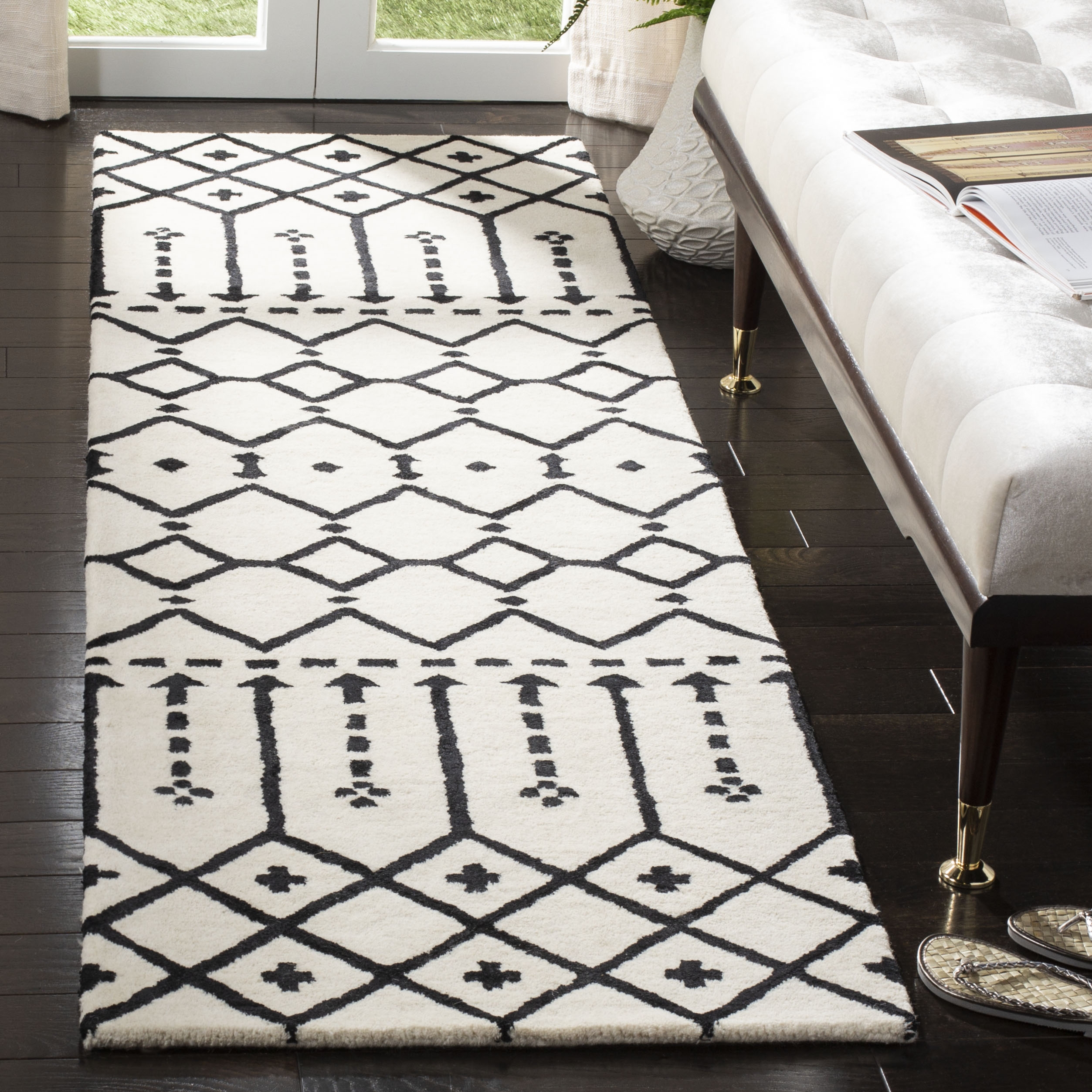 Arlo Home Hand Tufted Area Rug, HIM903A, Ivory/Black,  2' 3" X 8' - Image 1