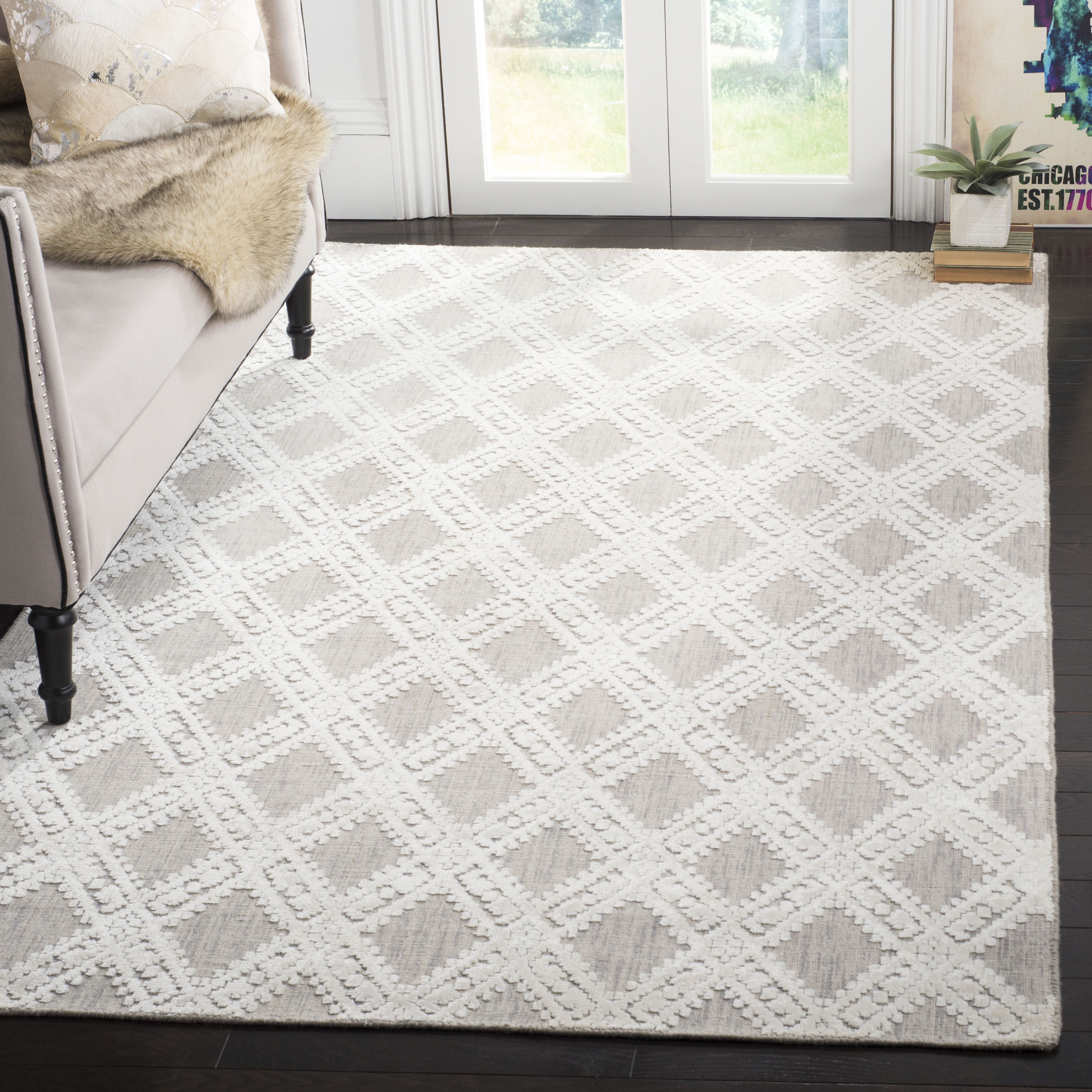 Arlo Home Hand Loomed Area Rug, MIR901A, Silver/Ivory,  6' X 9' - Image 1