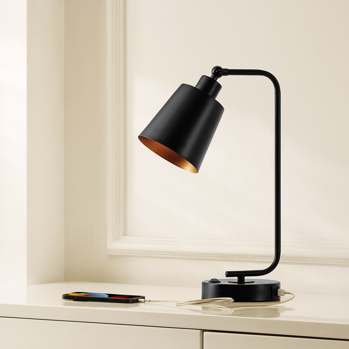 Nobel 16" Table Lamp W/ Usb - Black - Safavieh - Image 1