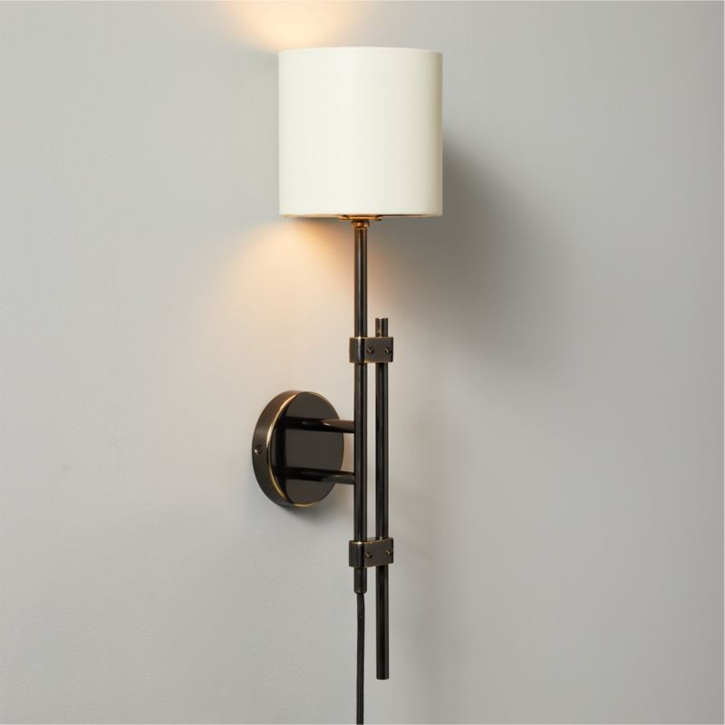 Soporte Blackened Brass Plug-In Wall Sconce - Image 1