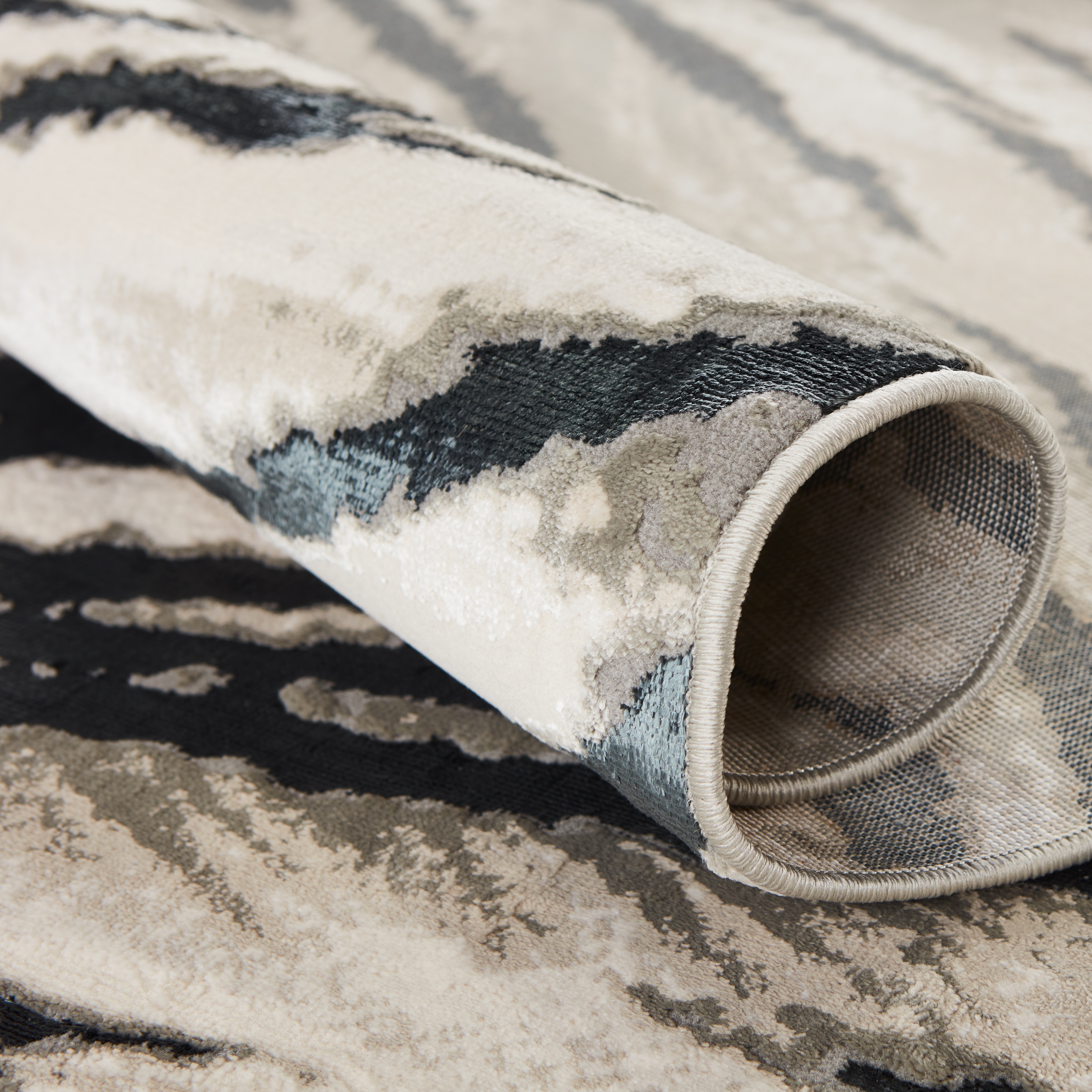 Saber Animal Black/ Gray Area Rug (9'6"X13') - Image 5