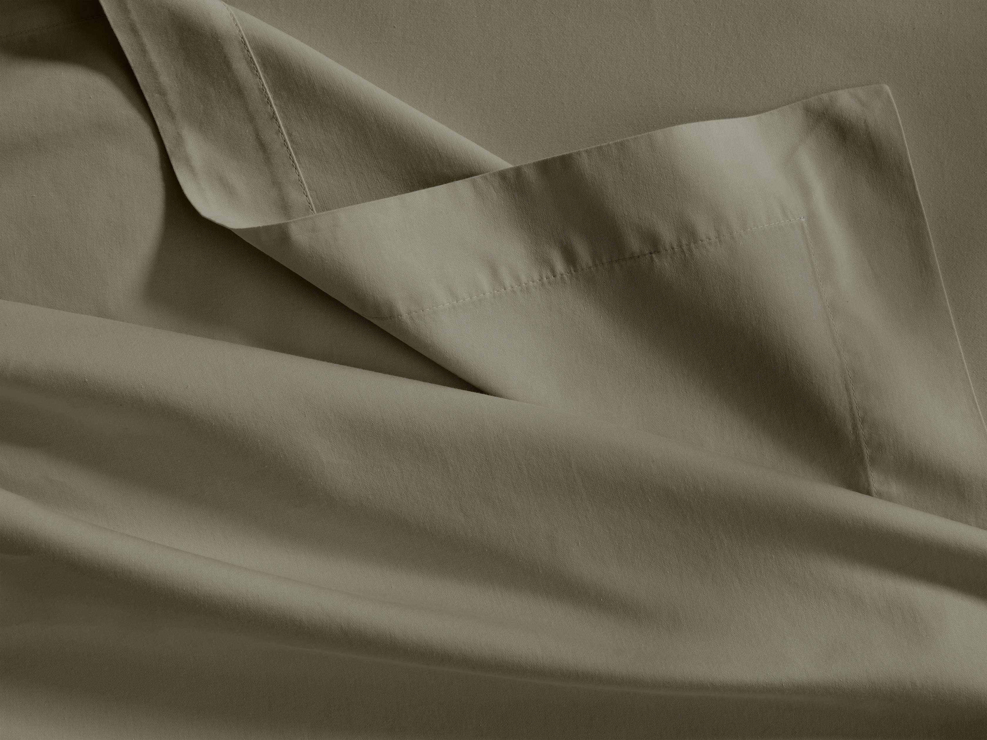 Italian Garment-Dyed Sateen Flat Sheet in Cotton Queen Green - Image 0