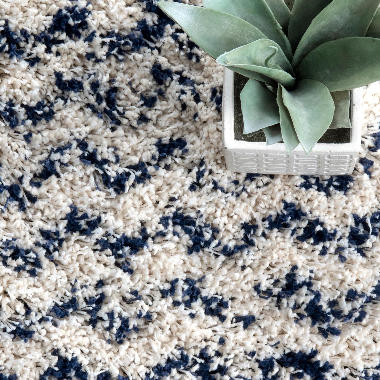 Cuellar Chevron Shaggy Area Rug - Image 5