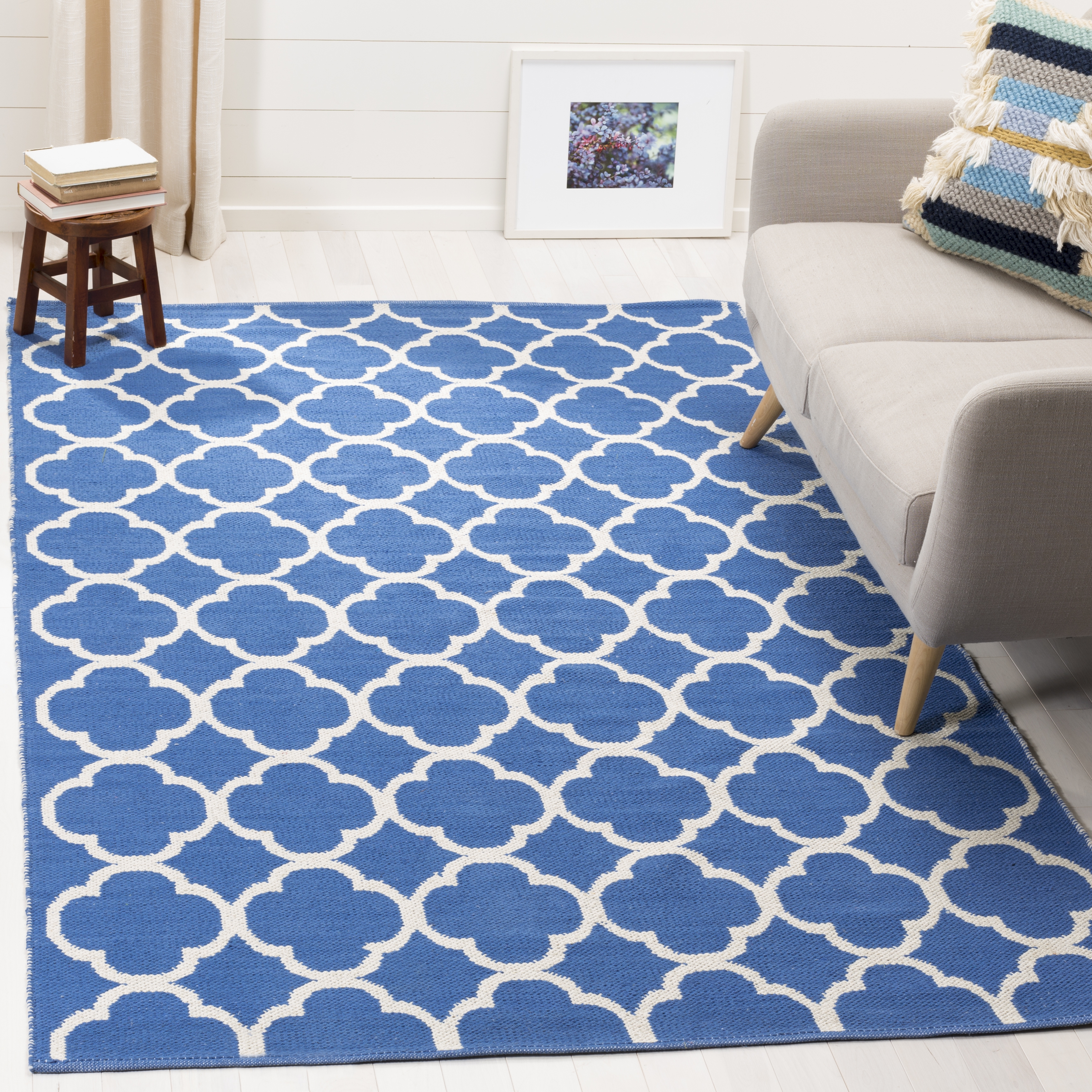 Arlo Home Hand Woven Area Rug, MTK725C, Blue/Ivory,  5' X 8' - Image 1