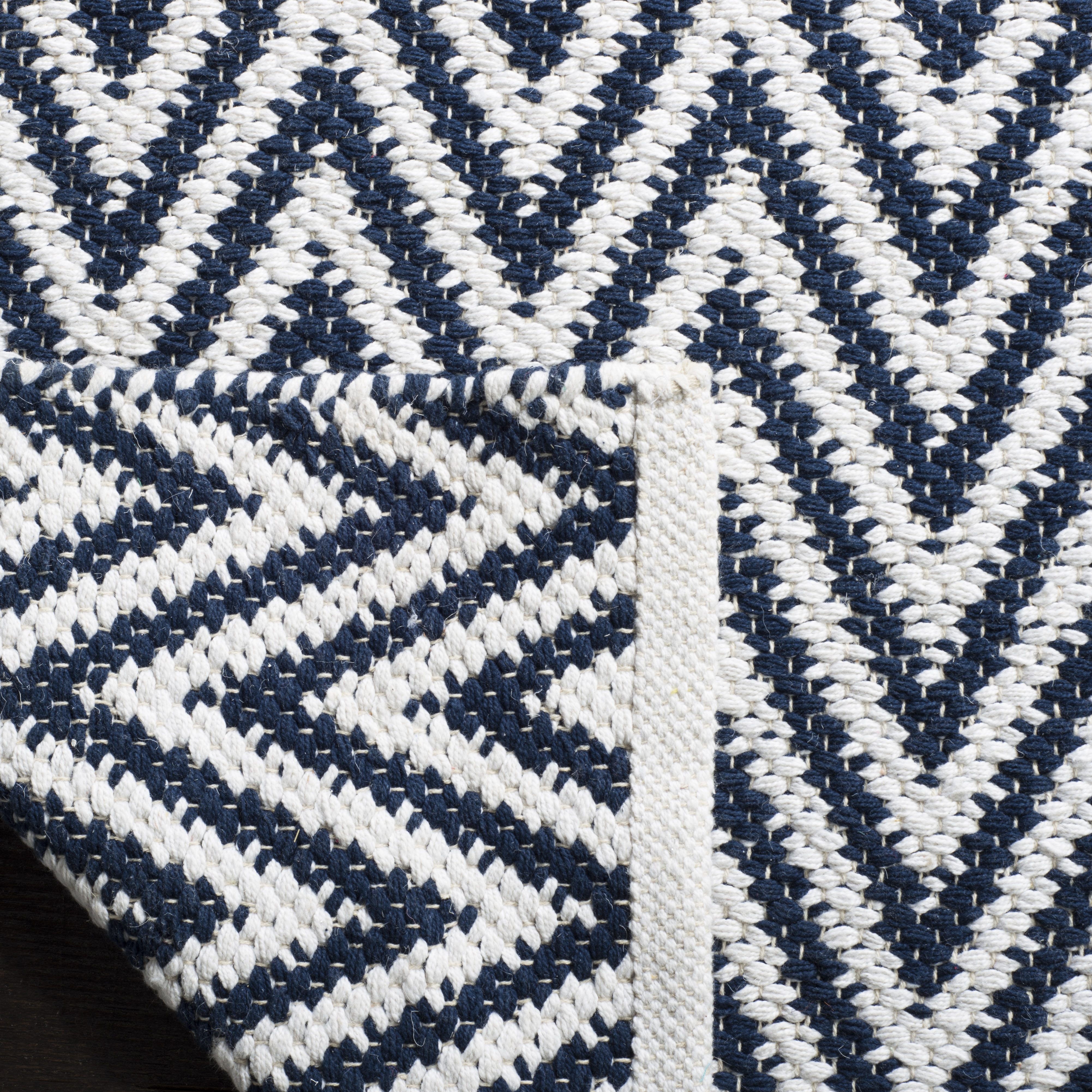 Arlo Home Hand Woven Area Rug, MTK812C, Navy/Ivory,  3' X 5' - Image 2