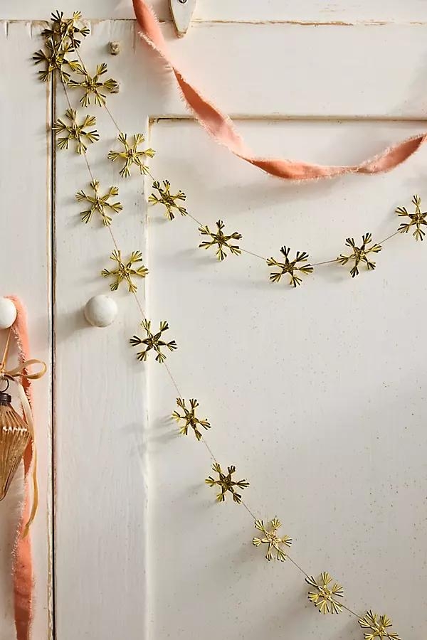 Golden Straw Snowflake Garland, 6' - Image 0