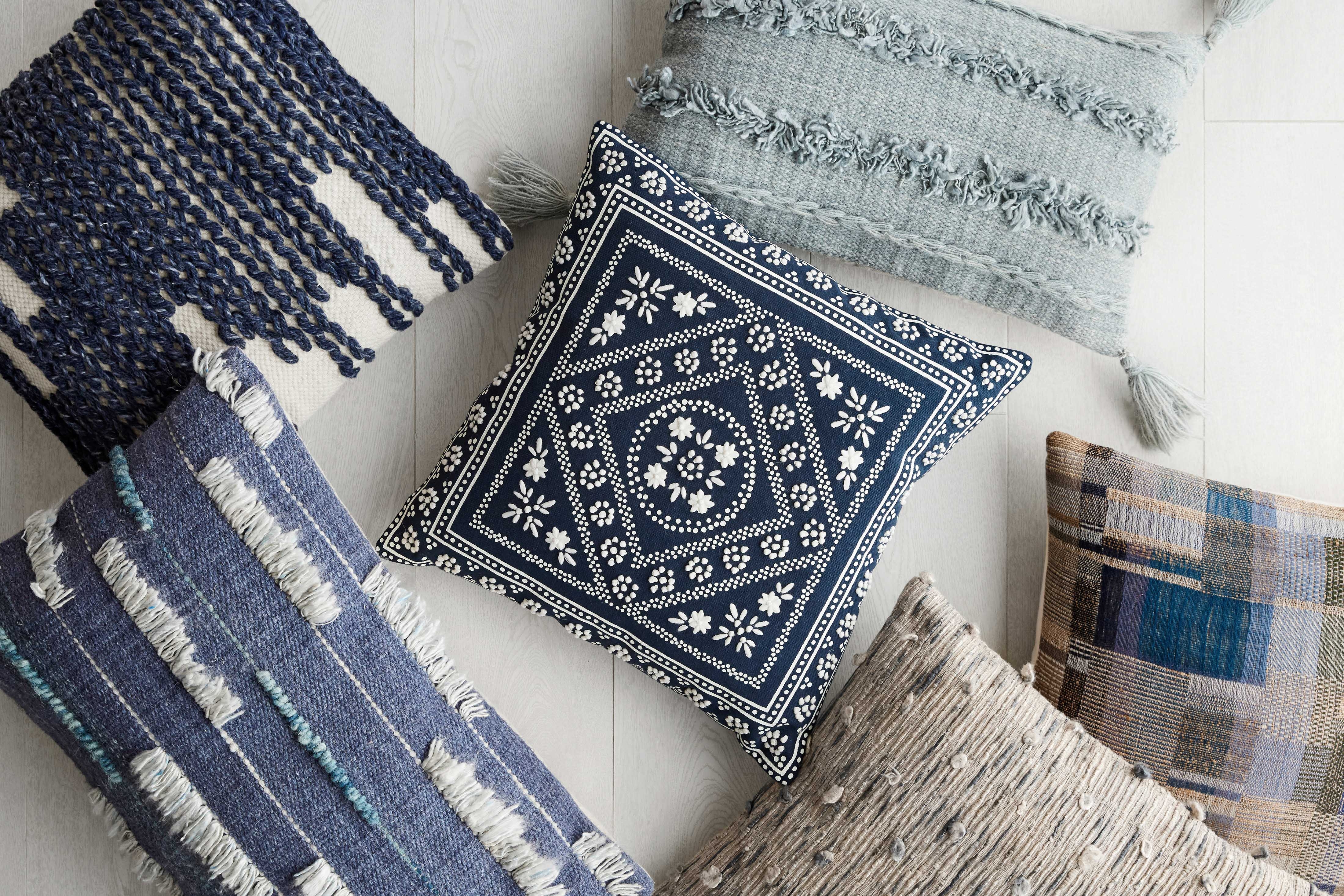 ED Ellen DeGeneres Crafted by Loloi Pillows P4140 Navy / Ivory 18" x 18" Cover Only - Image 2