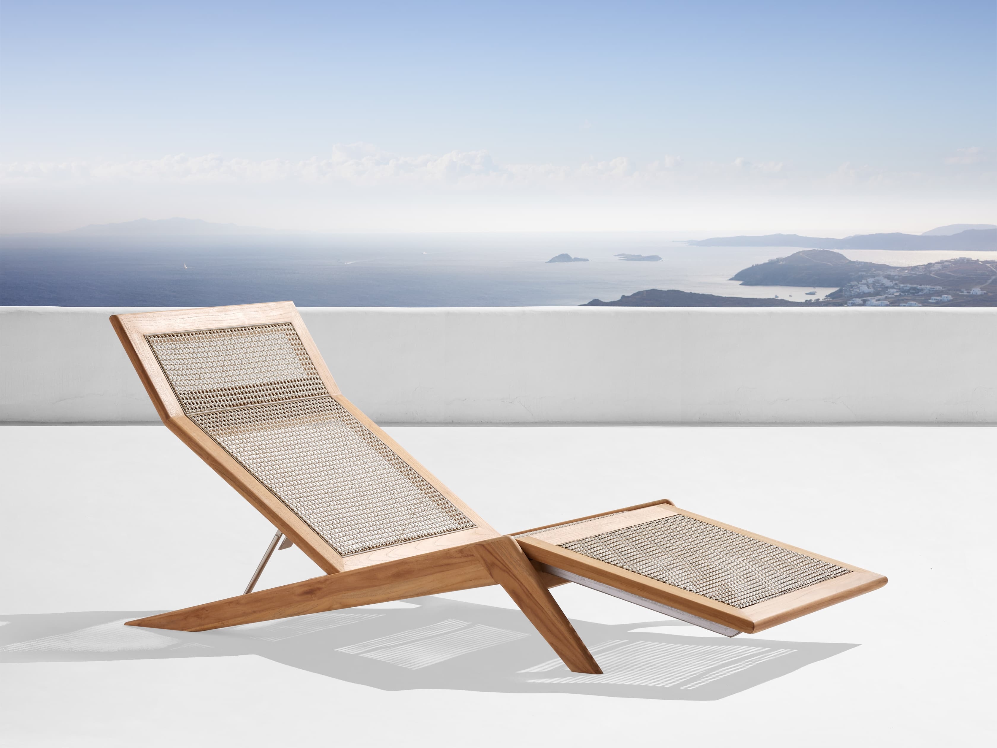 Roos Outdoor Chaise in All Weather Wicker Natural - Image 0
