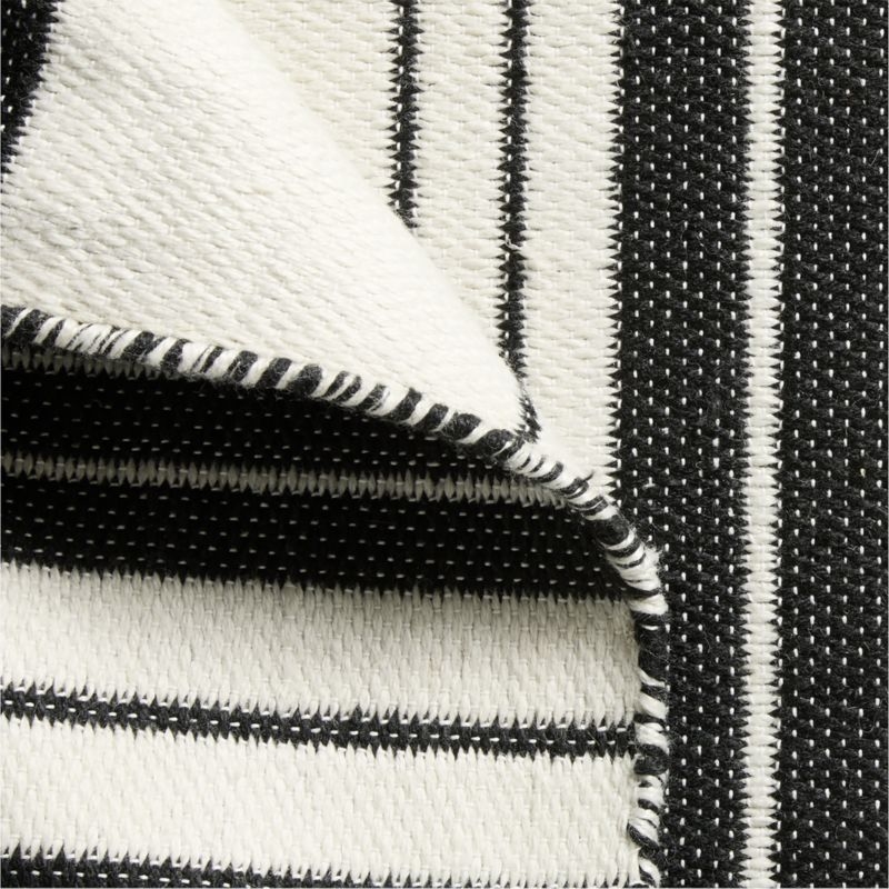 Calyx Black and White Reversible Indoor/Outdoor Performance Area Rug 5'x8' - Image 3