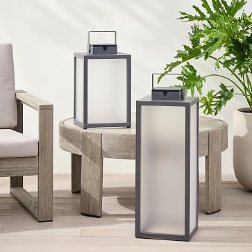 Traditional Aluminum Lantern 16In - Image 1