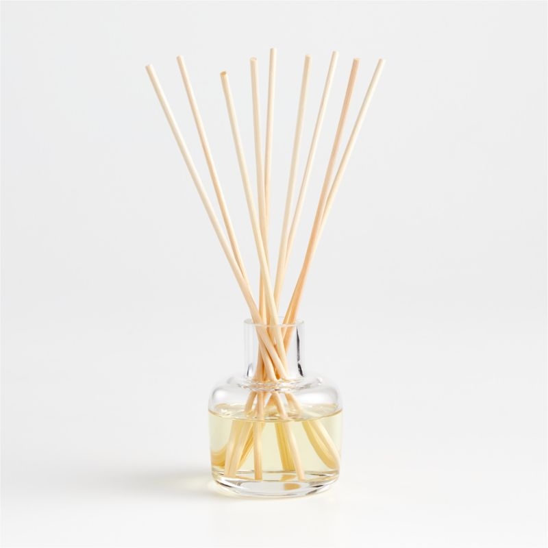 ILLUME Â® Winter White Holiday Reed Diffuser - Image 1