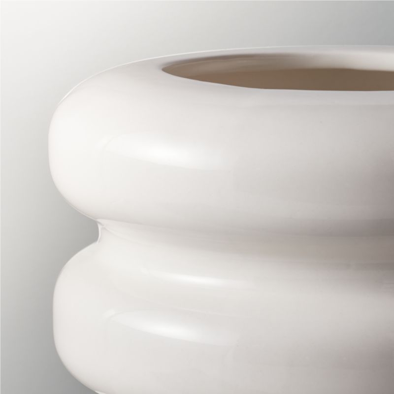Tier Shiny White Vase - Image 1