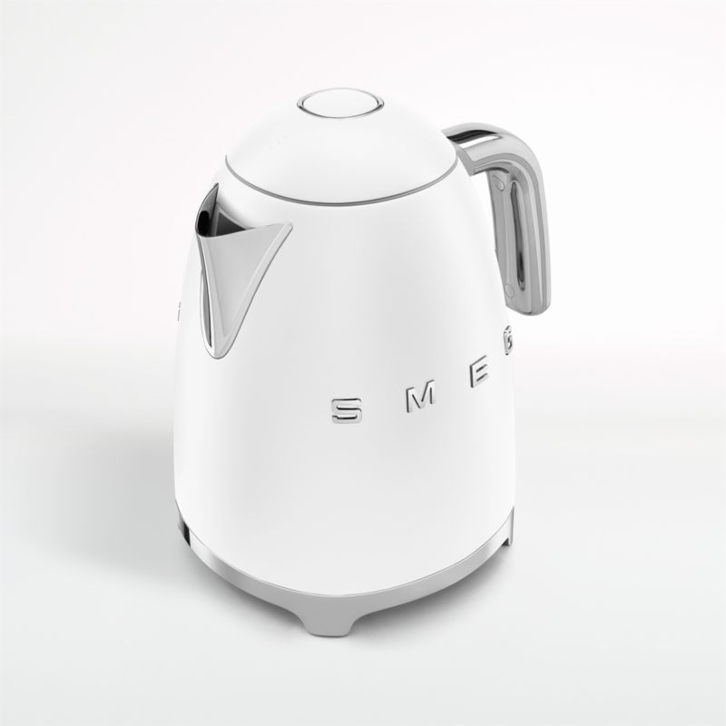 SMEG Matte White Electric Kettle - Image 2