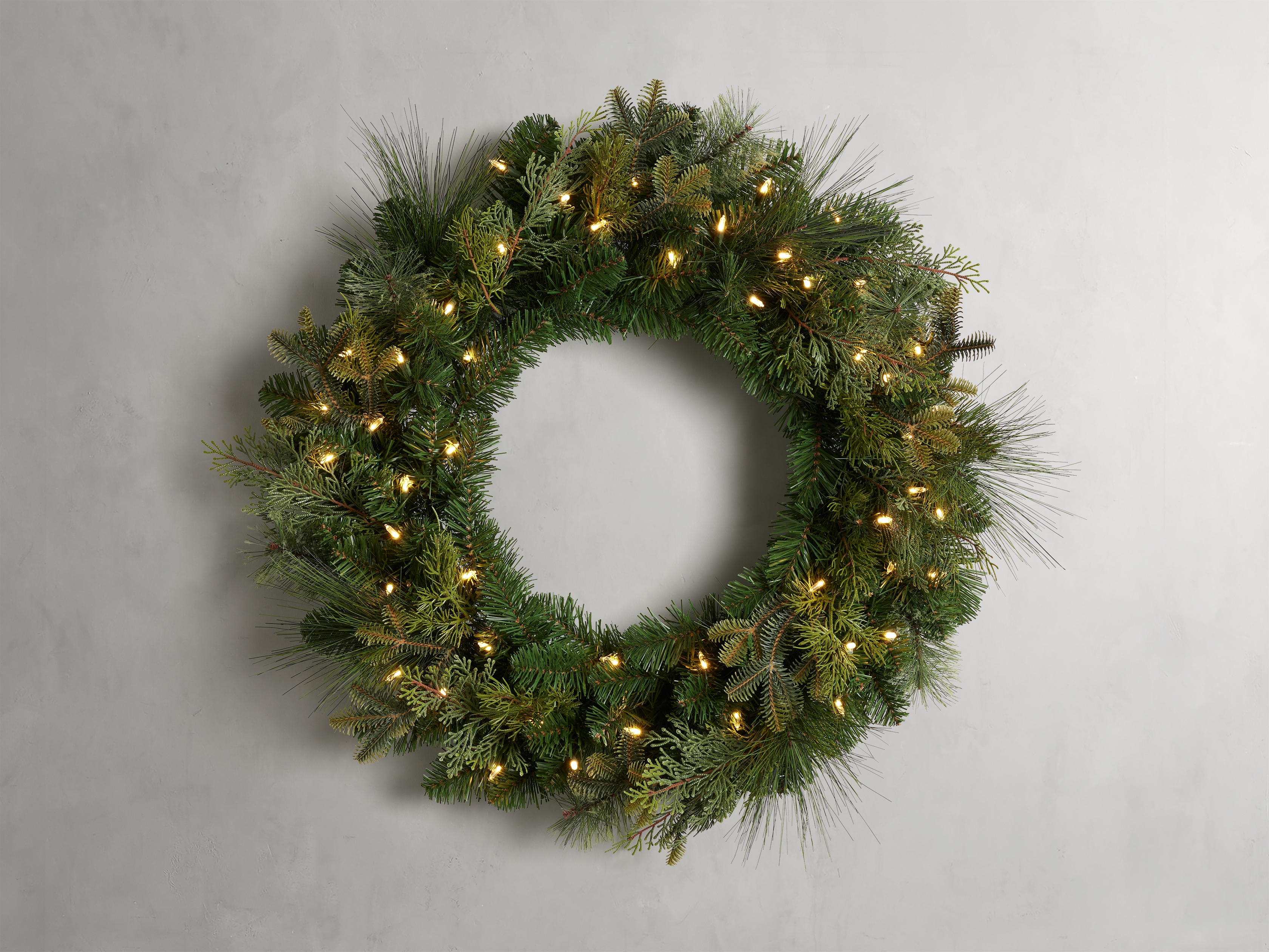 Pre-Lit Faux Mixed Green Wreath in Plastic - Image 0