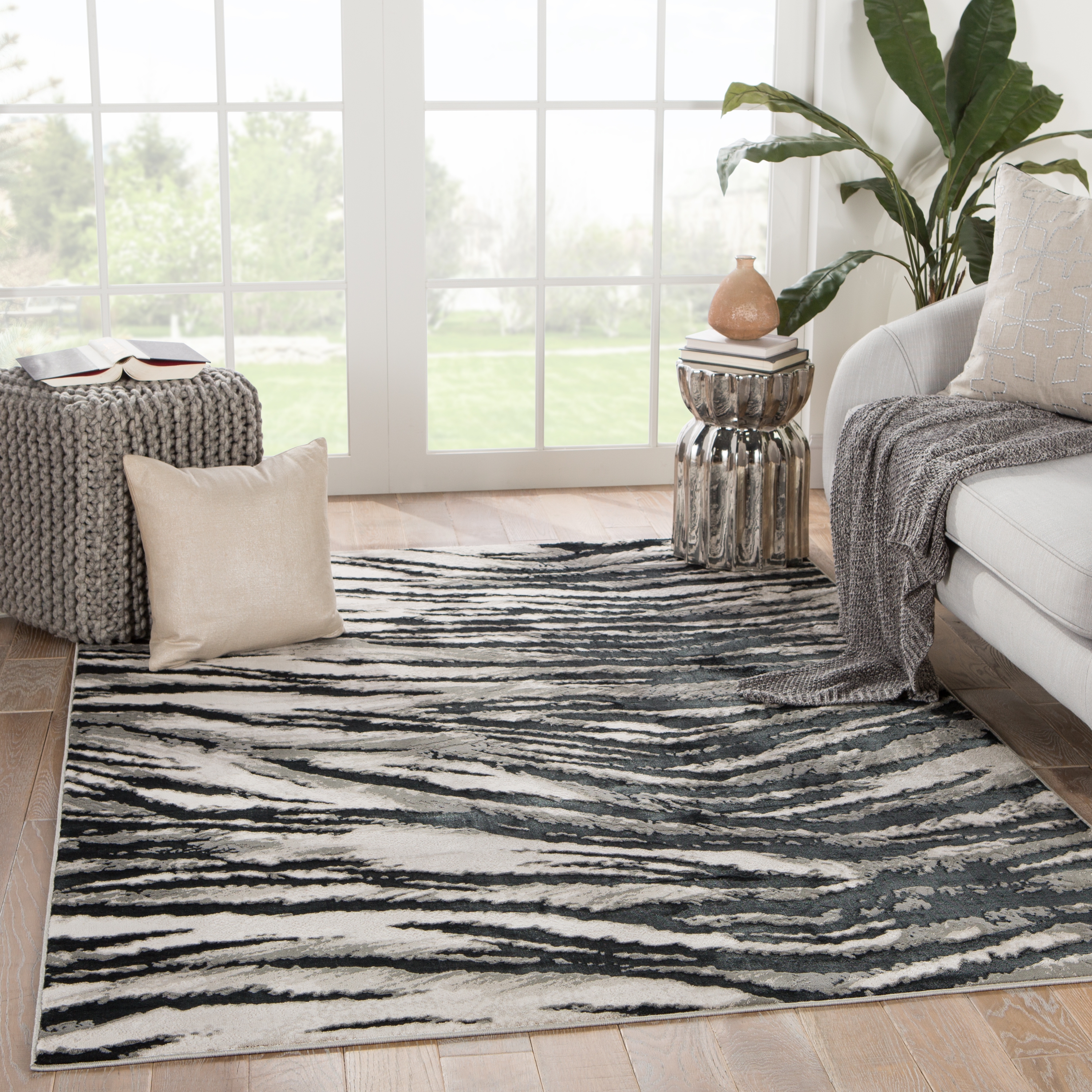 Saber Animal Black/ Gray Area Rug (9'6"X13') - Image 4