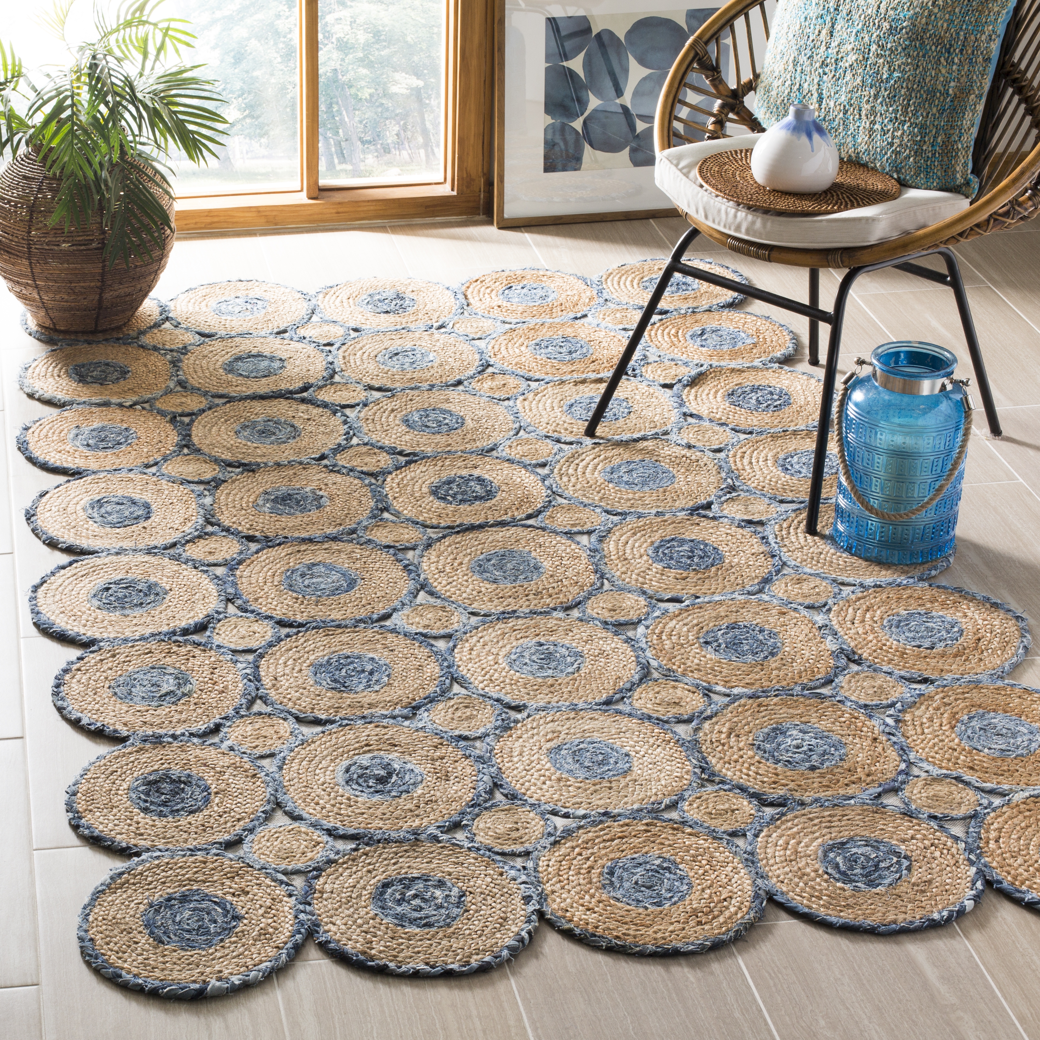 Arlo Home Hand Woven Area Rug, CAP306M, Blue/Natural,  4' X 6' - Image 1