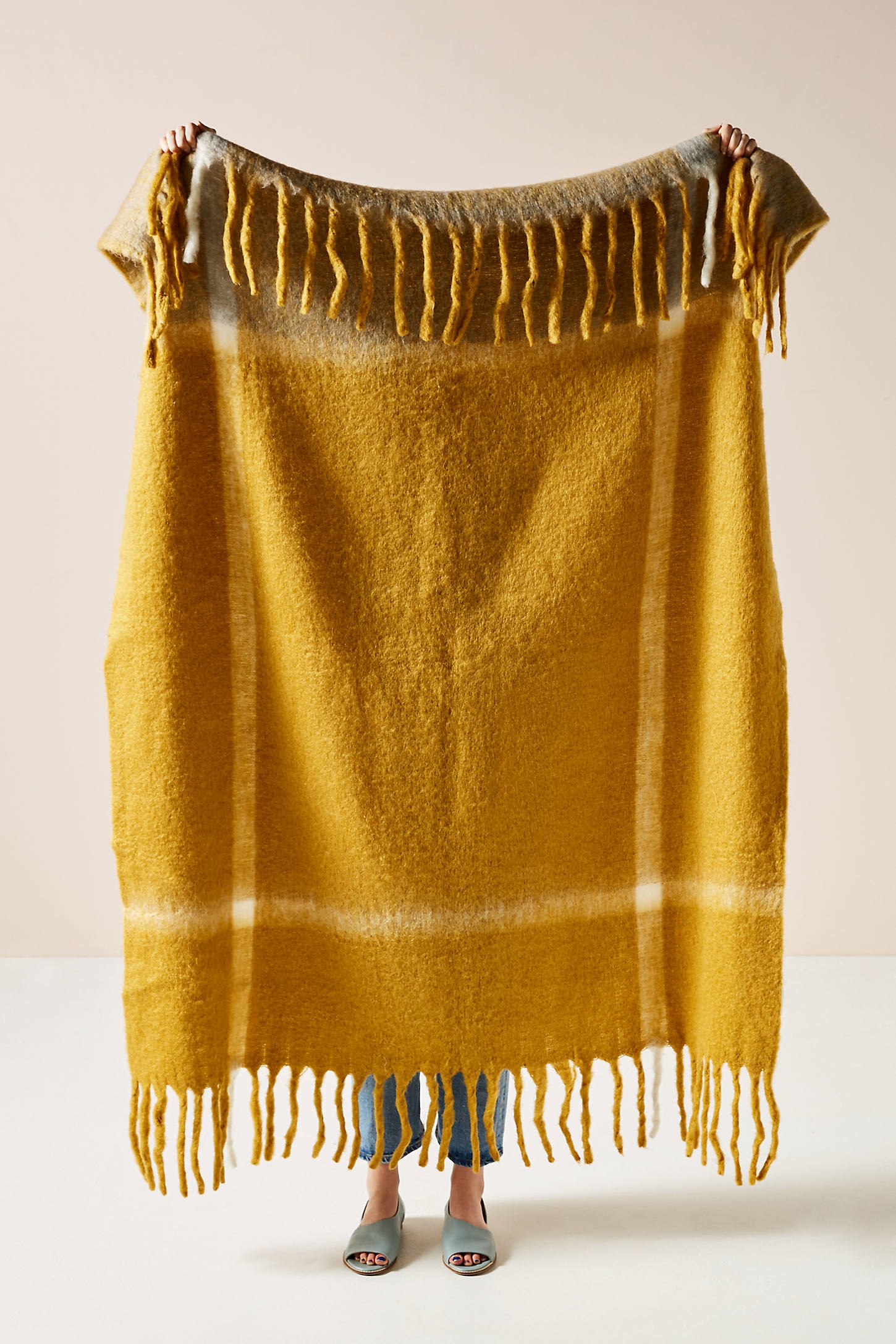 Woven Bella Throw Blanket - Image 0