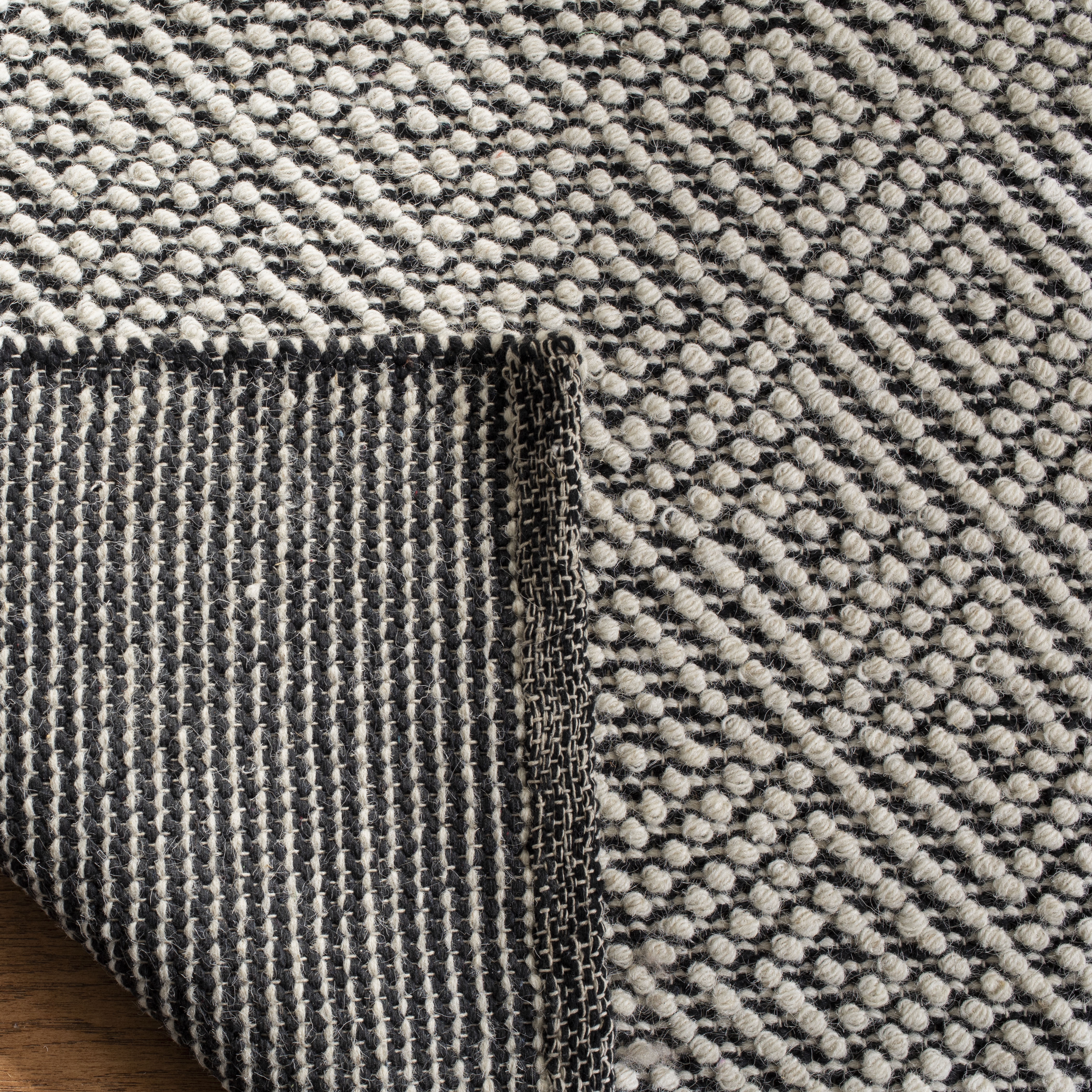 Arlo Home Hand Woven Area Rug, VRM305Z, Ivory/Black,  6' X 9' - Image 3