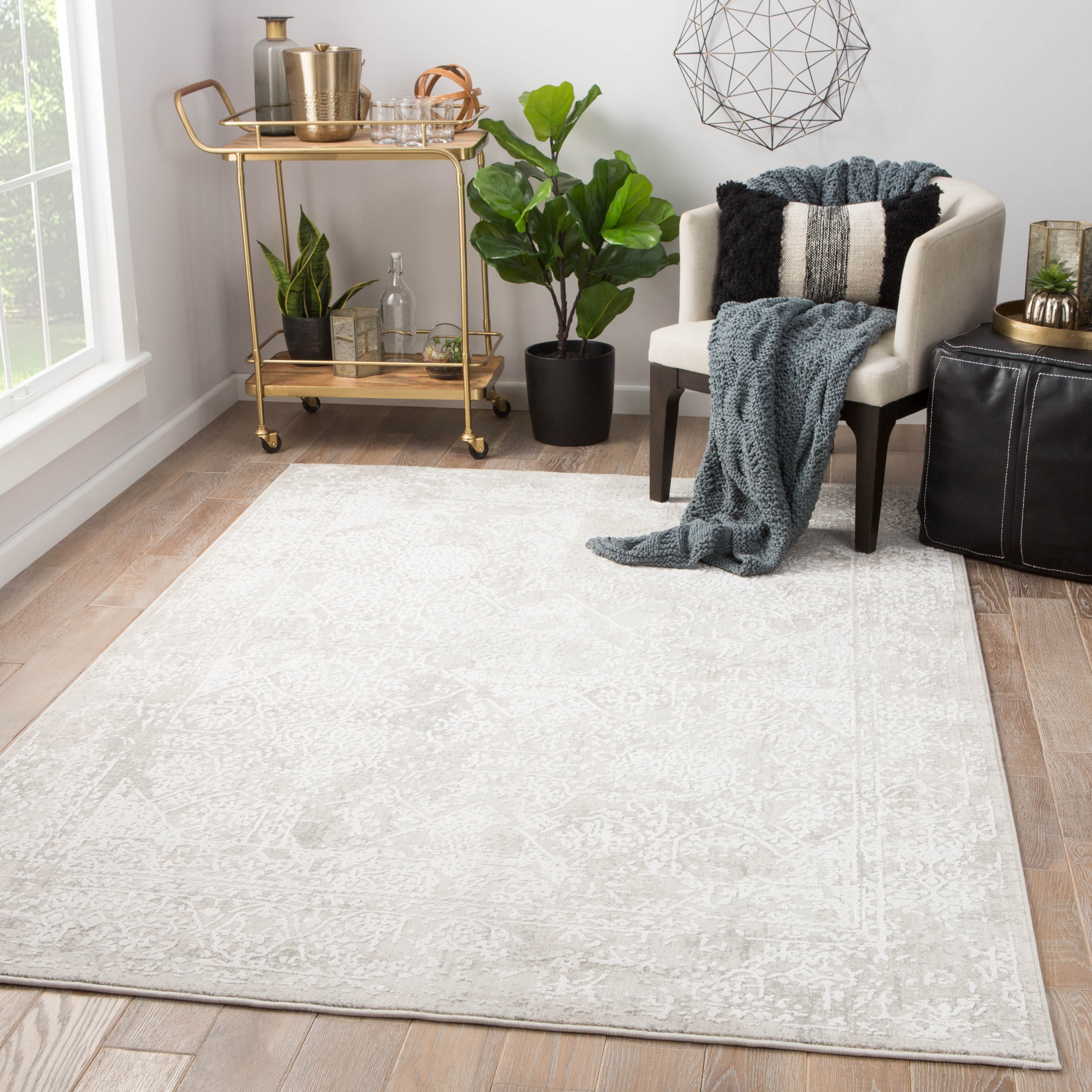 Lianna Abstract Silver/ White Area Rug (4'X6') - Image 4