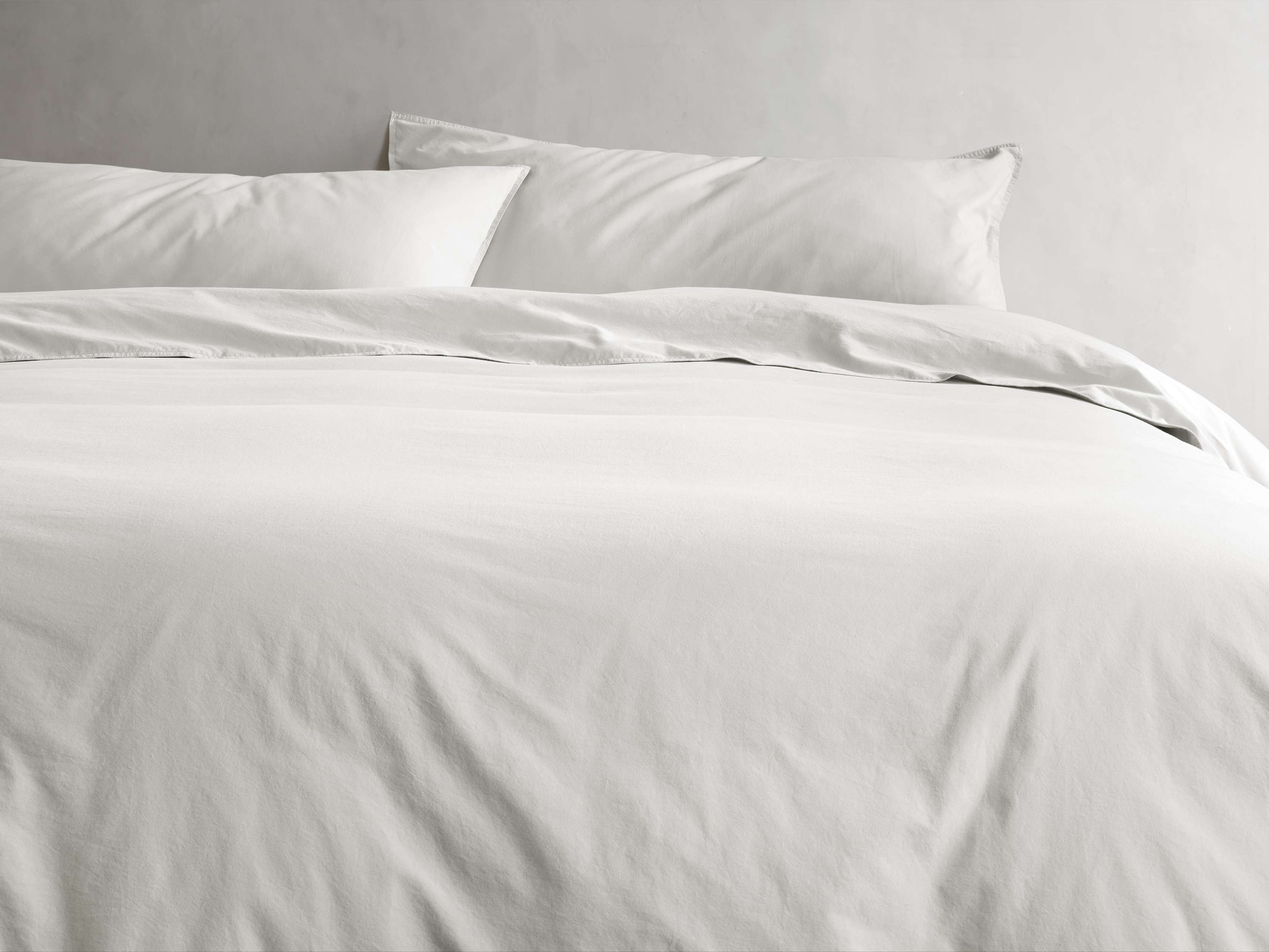 Italian Garment-Dyed Duvet Set Percale Queen in White - Image 0