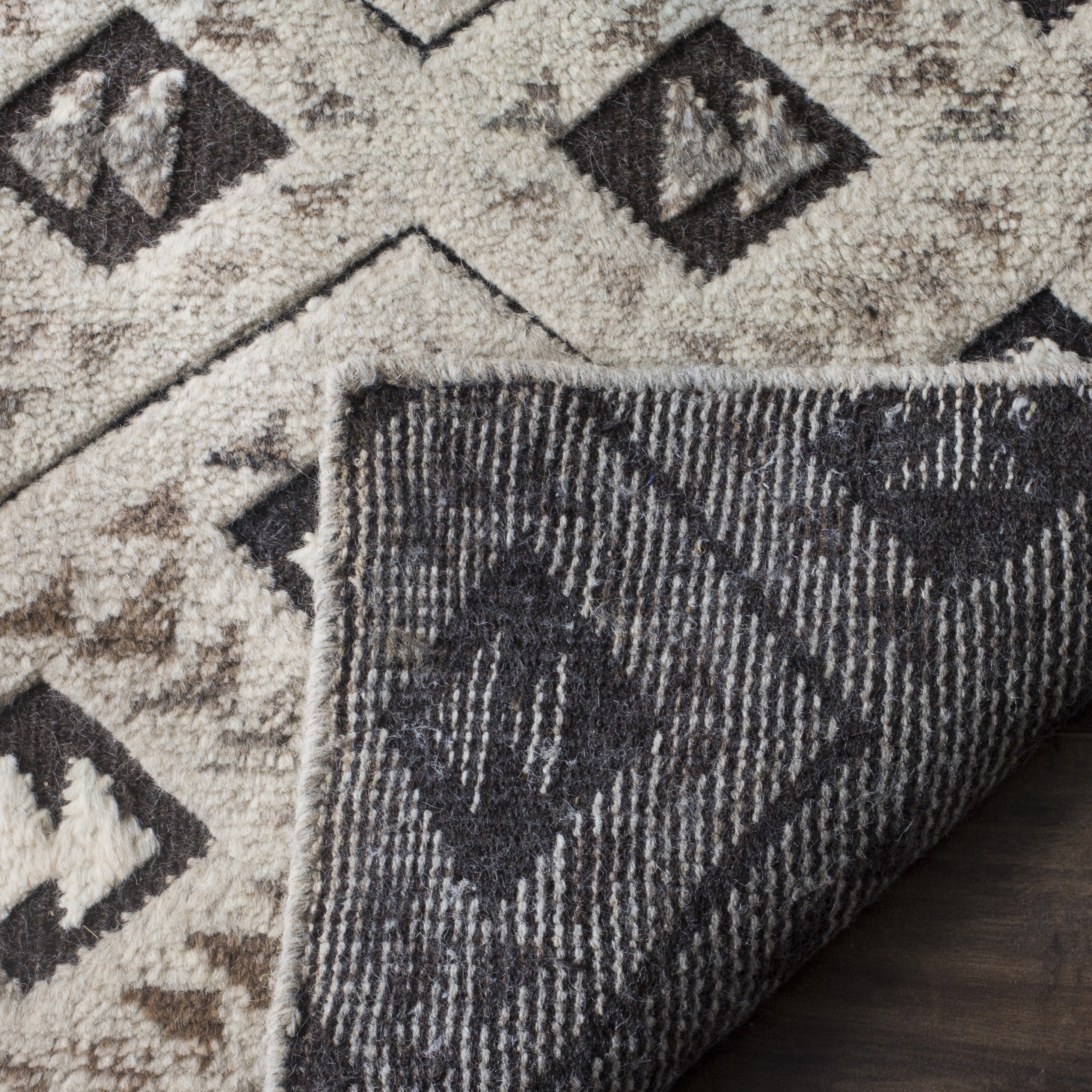 Arlo Home Hand Knotted Area Rug, CLE315A, Grey,  9' X 12' - Image 2