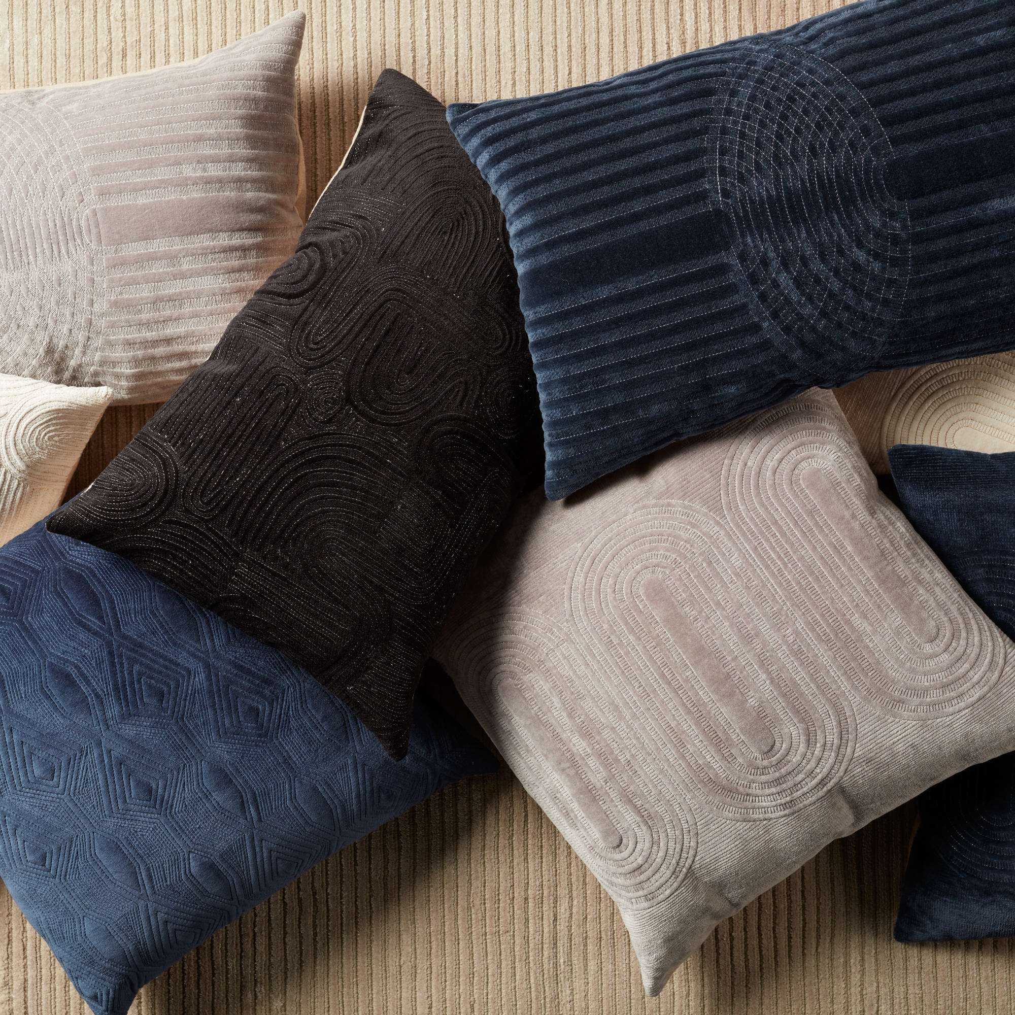 Design (US) Light Gray 22"X22" Pillow - Image 4